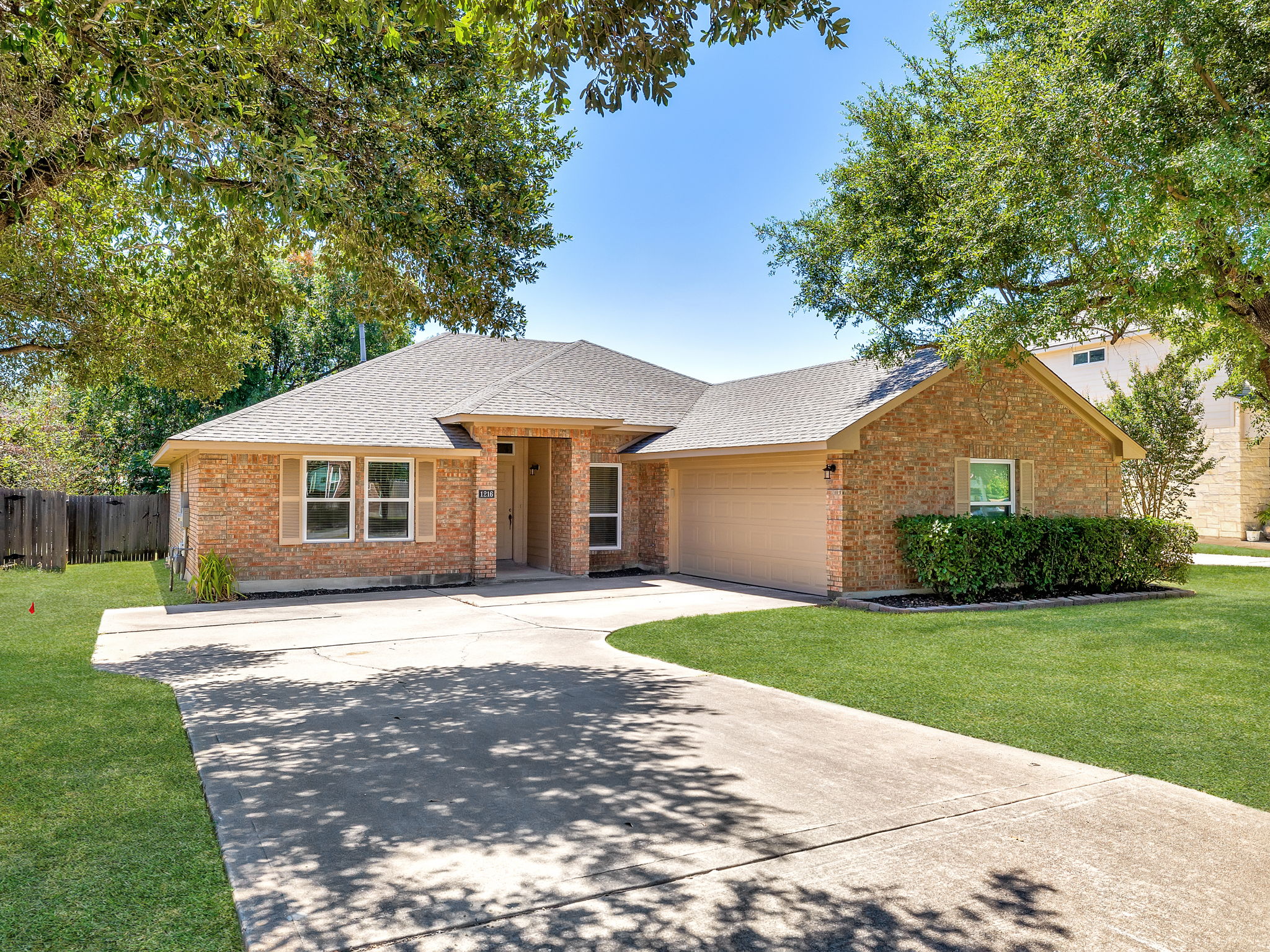 1216 Heppner Dr — photo