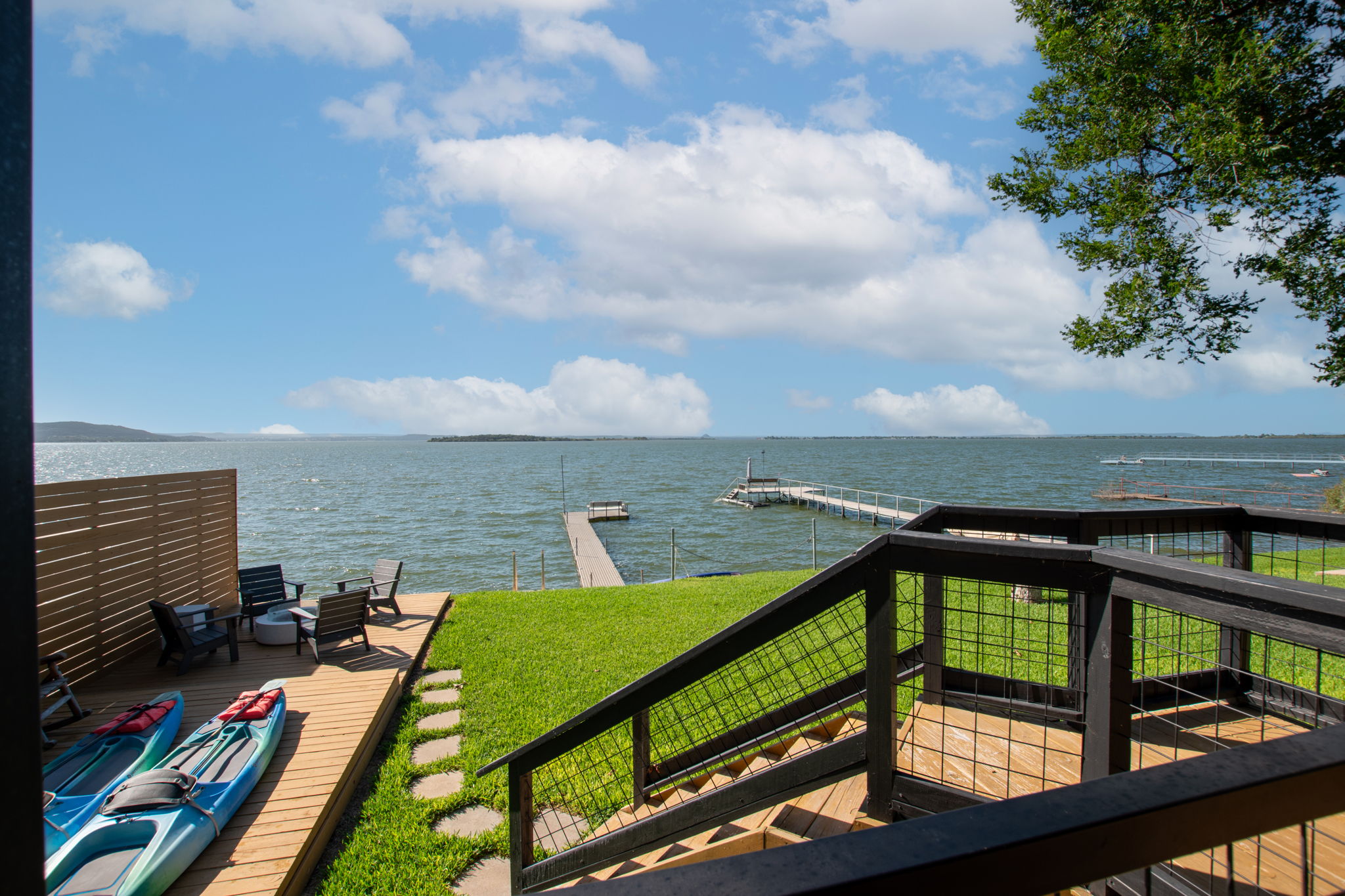611 Lakeshore Loop — photo
