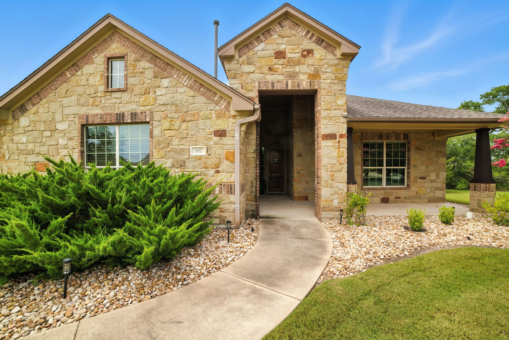 107 Tylee Cir — photo