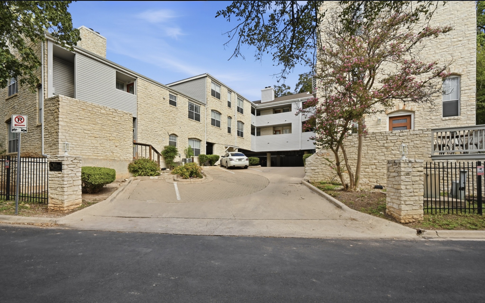 2520 Quarry Rd Unit 304 — photo
