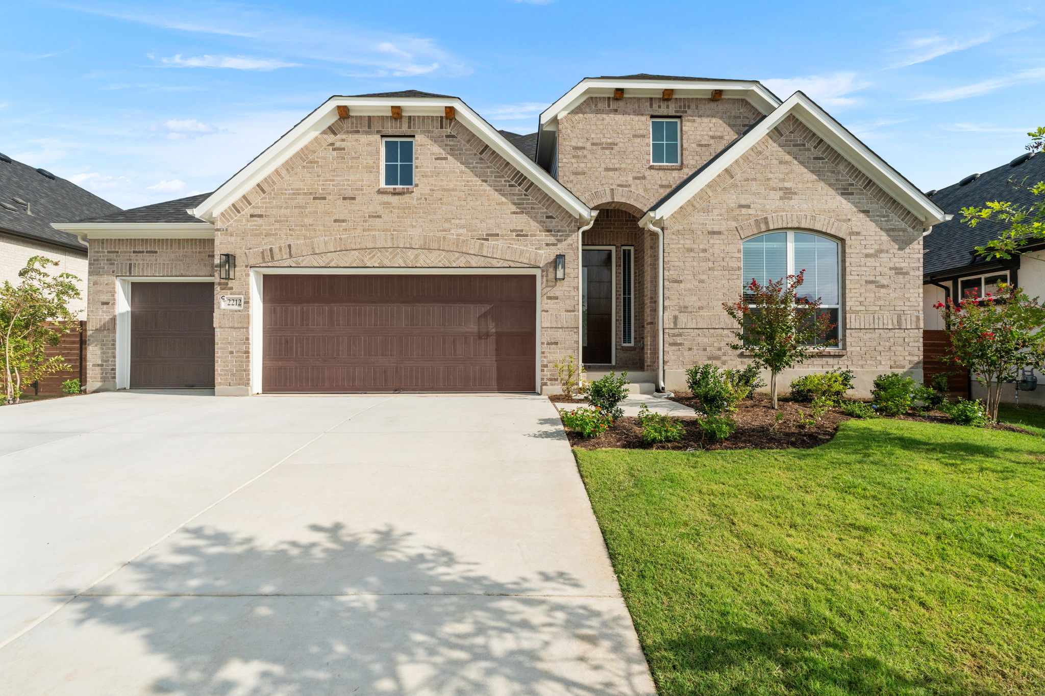 2212 Tobiano Trce — photo