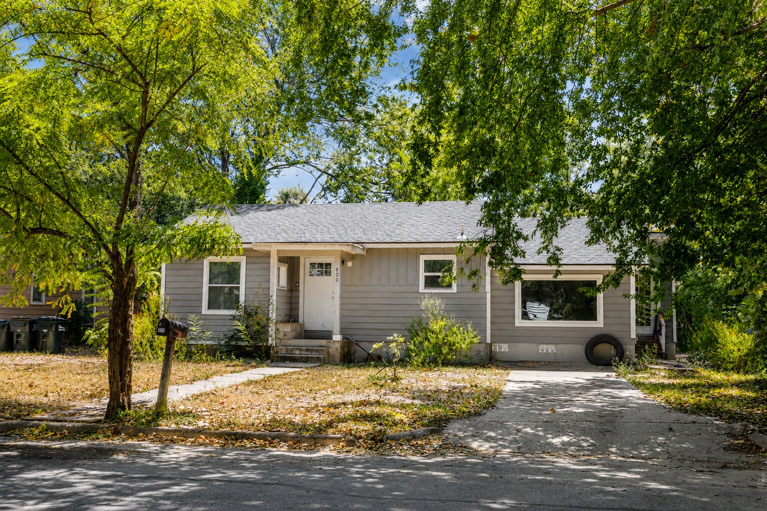 800 Barbara Dr — photo