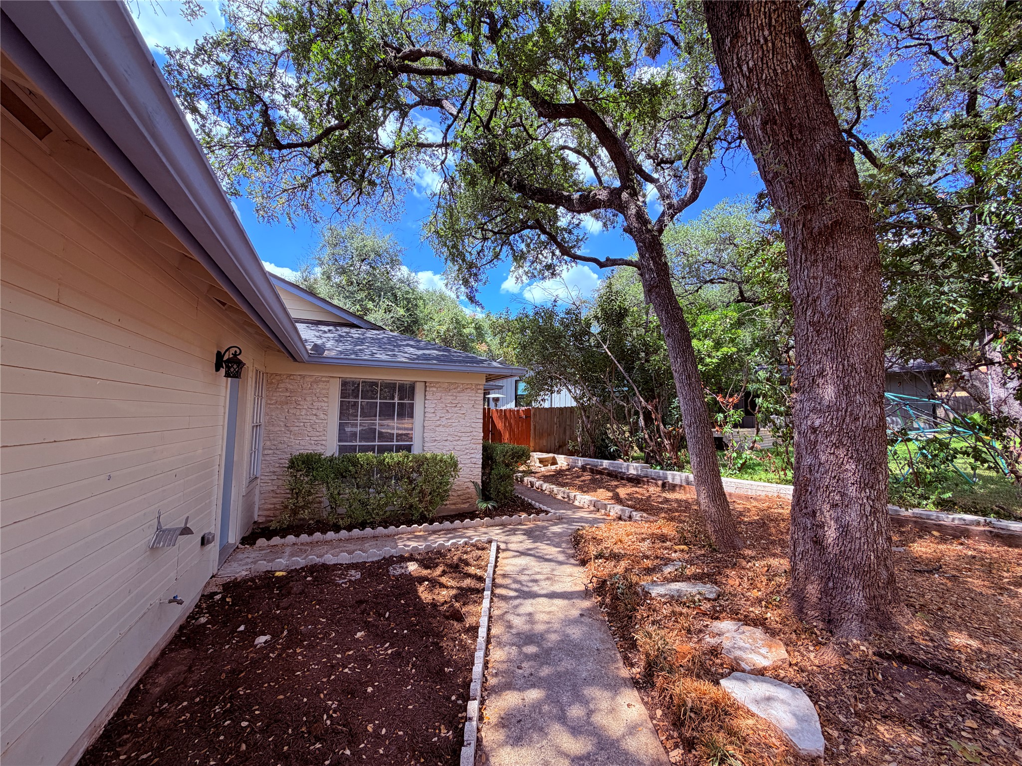 12102 Arrowwood Dr B — photo