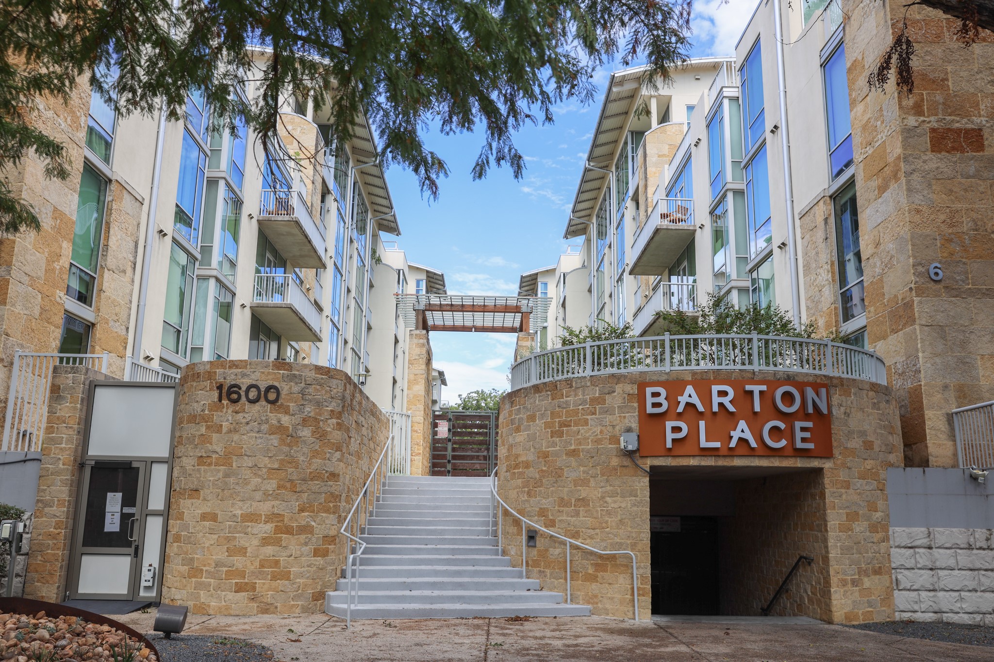 1600 Barton Springs Rd 5610 — photo