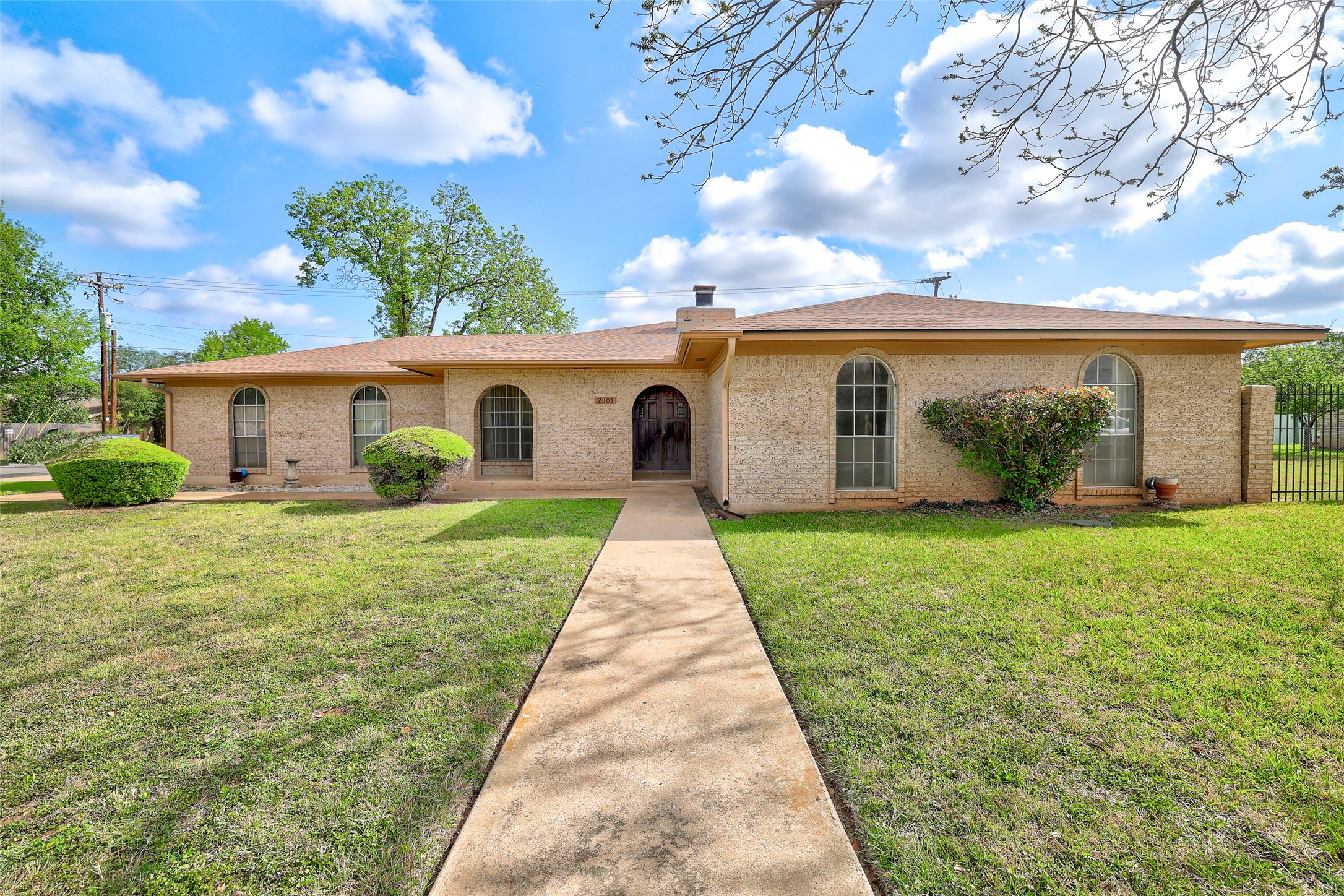 2303 Dawn Dr — photo