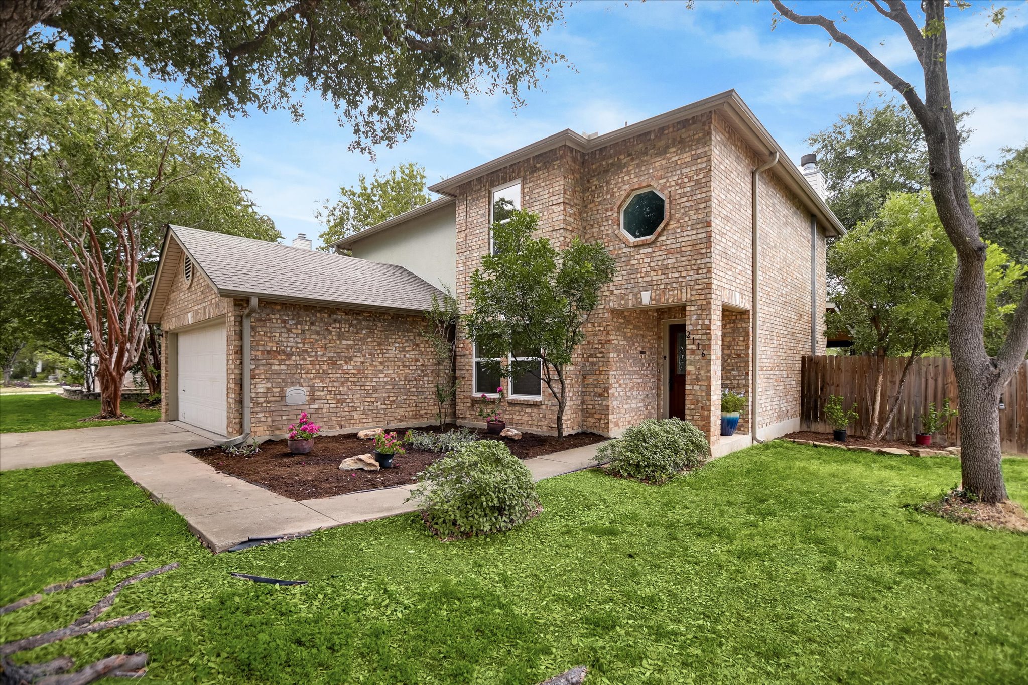 2116 Milan Dr — photo