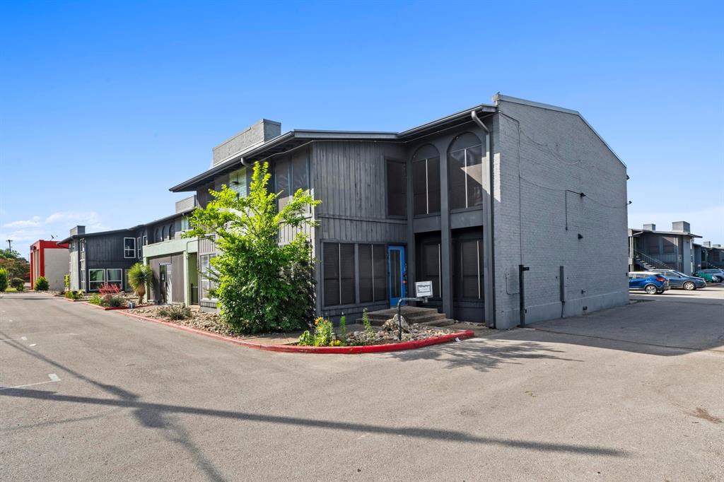 909 Reinli St 101 — photo