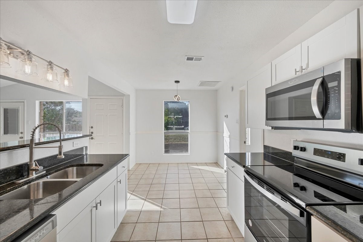 421 Fantail Loop B — photo