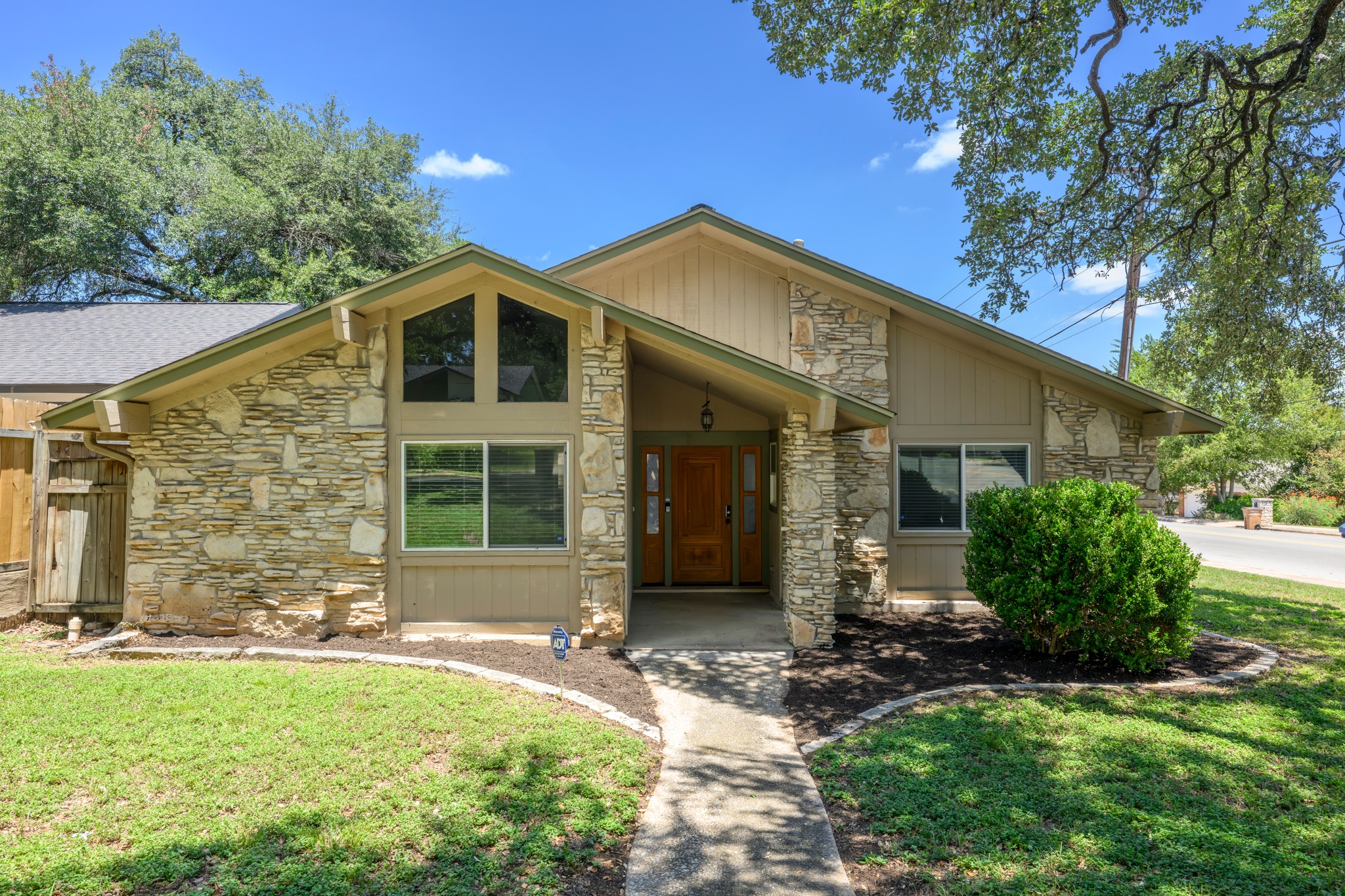 900 Austin Highlands Blvd — photo