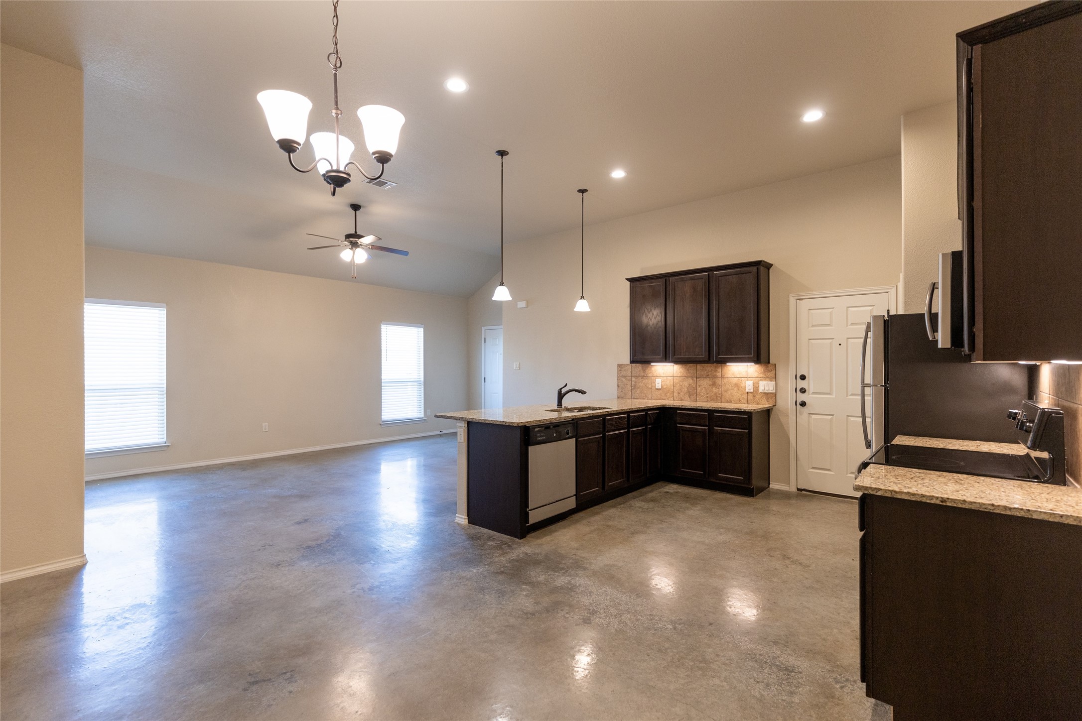 271 Joanne Loop LOOP B, Buda, TX 78610 — photo 3