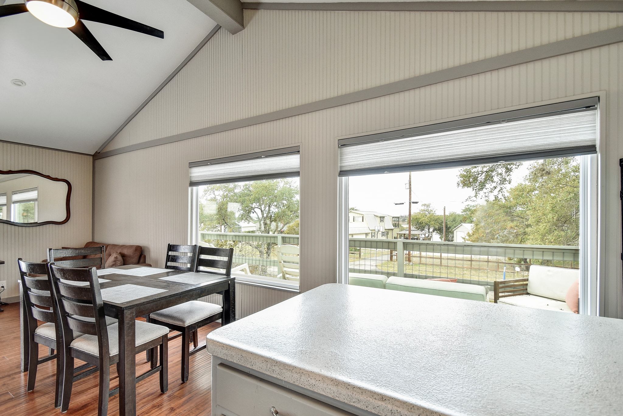 2591 Lakeshore Dr — photo