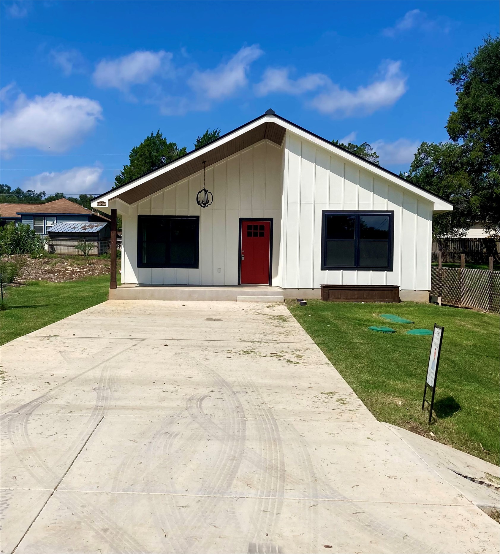 1127 Greenhill Dr — photo