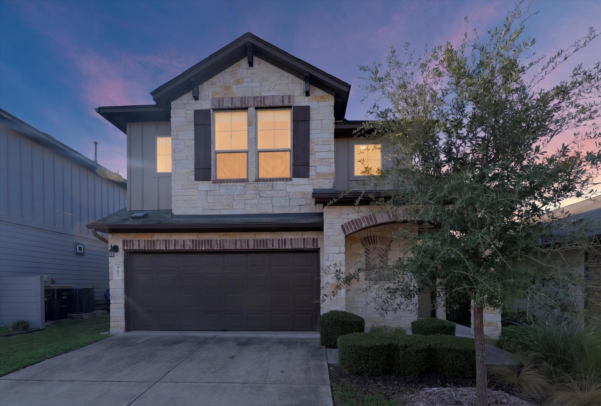 907 Sleepy Dell Ln — photo