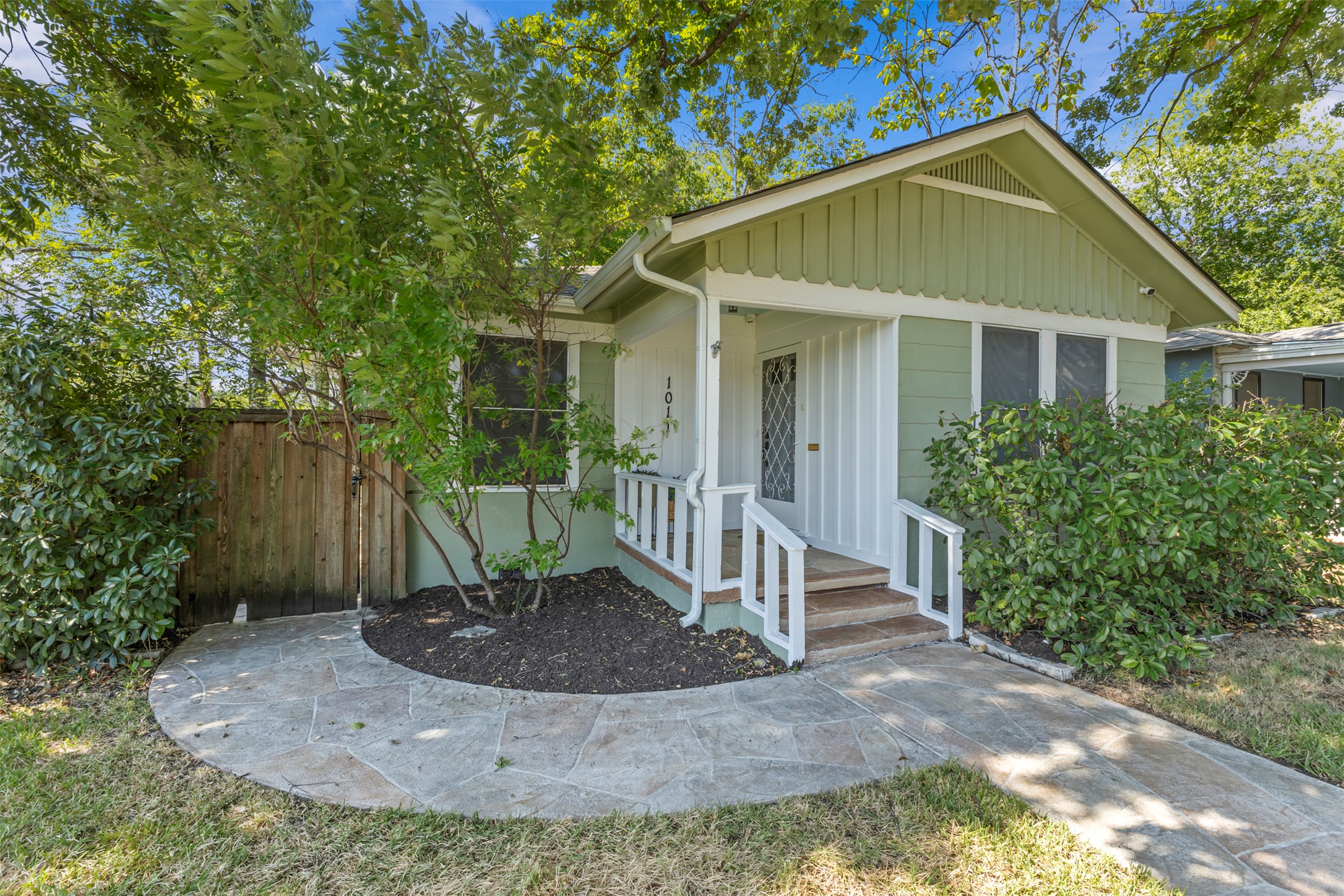 1011 E 45th Street, Austin, TX 78751 — photo 2