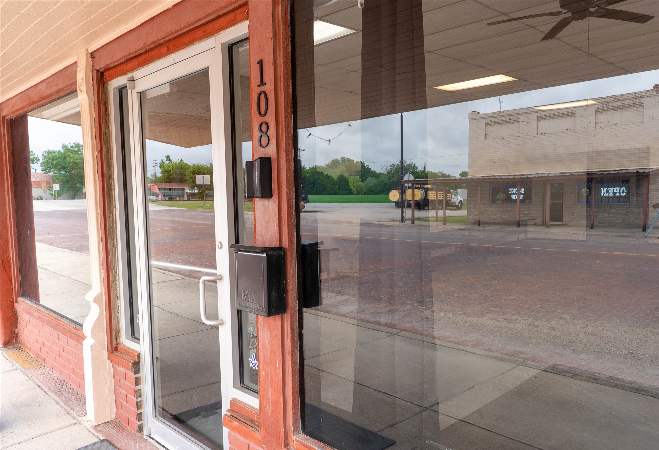 108 E Clark Street, Bartlett, TX 76511 — photo 3