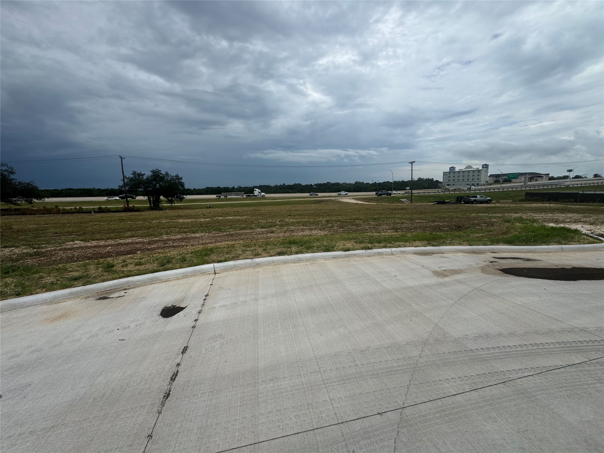 23125 Salado Center Dr — photo