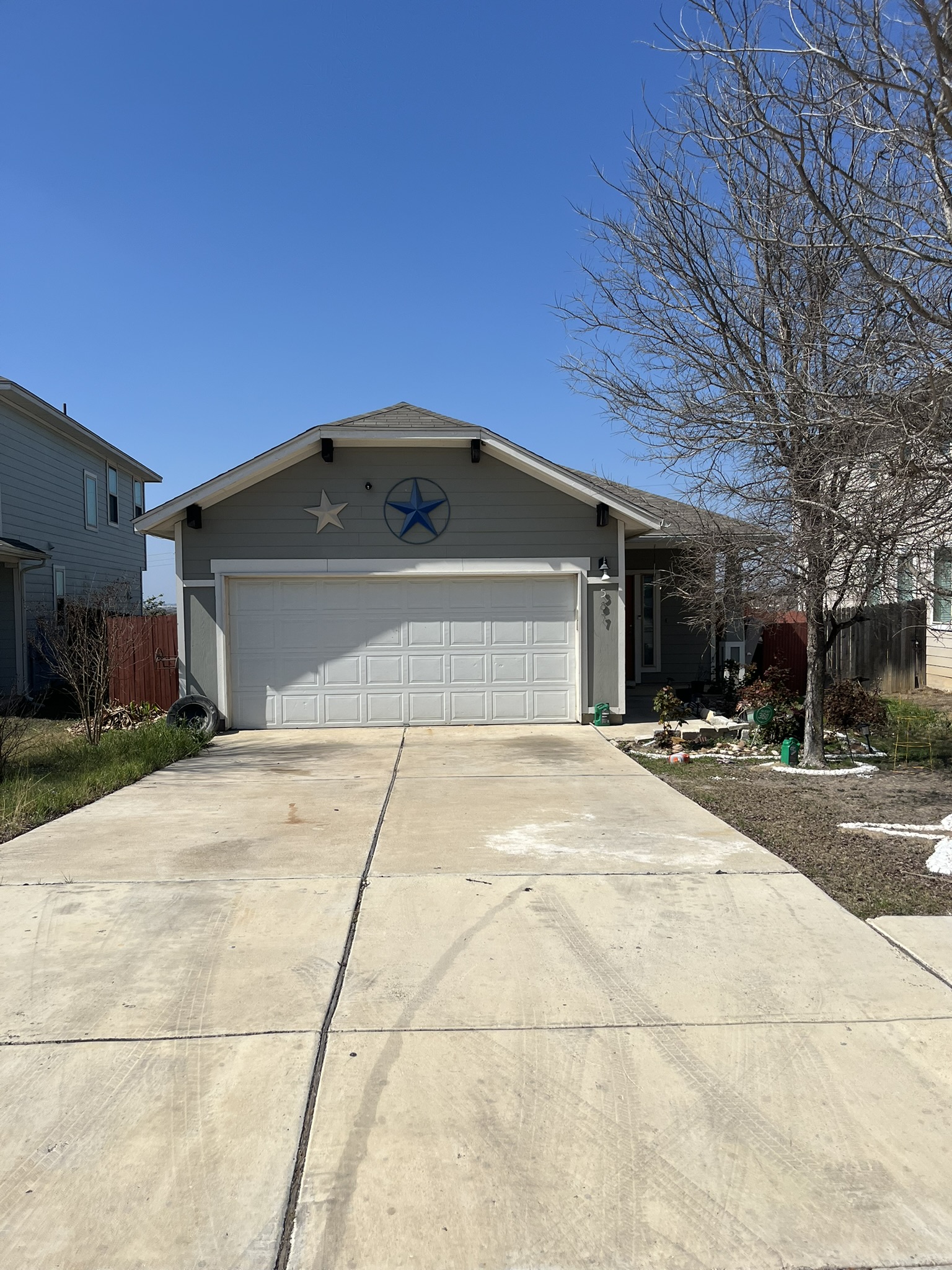 587 Twisted Oaks Ln — photo
