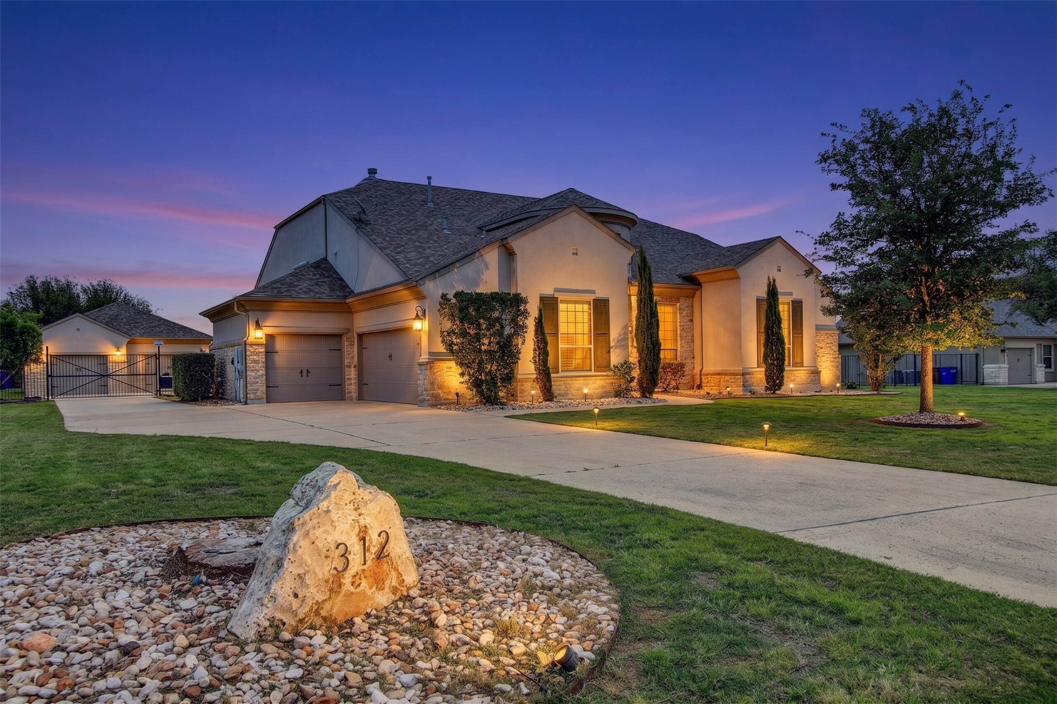 312 Flintlock Dr — photo