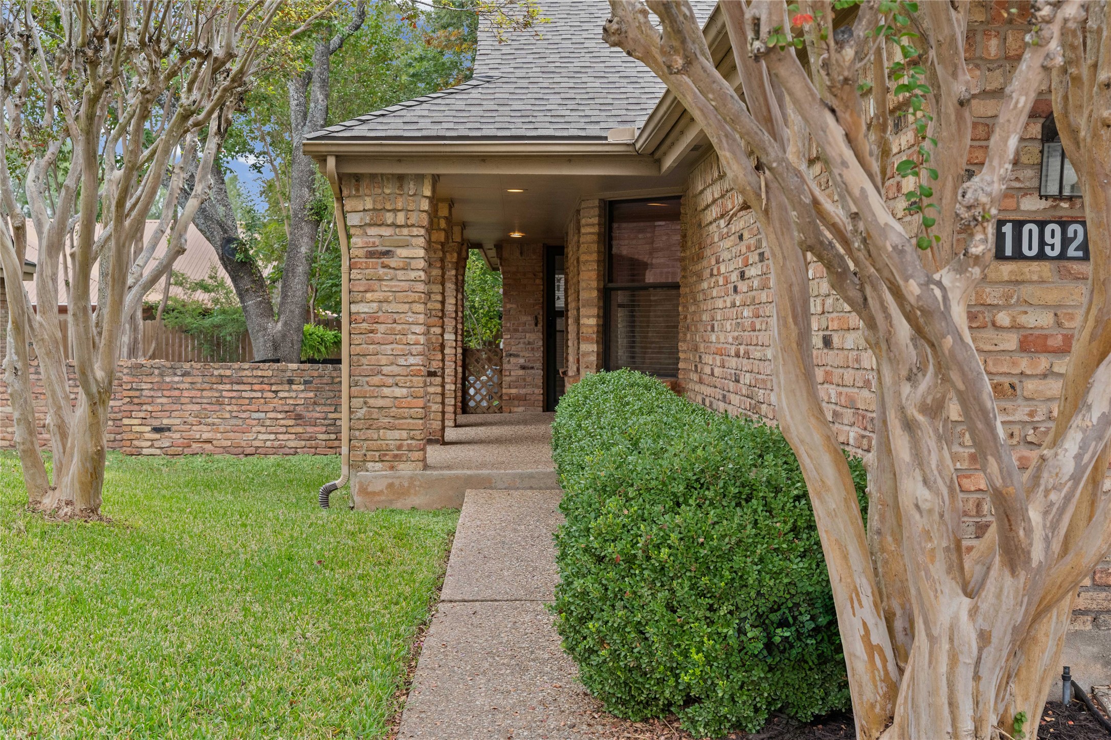 10921 Crown Colony Dr — photo