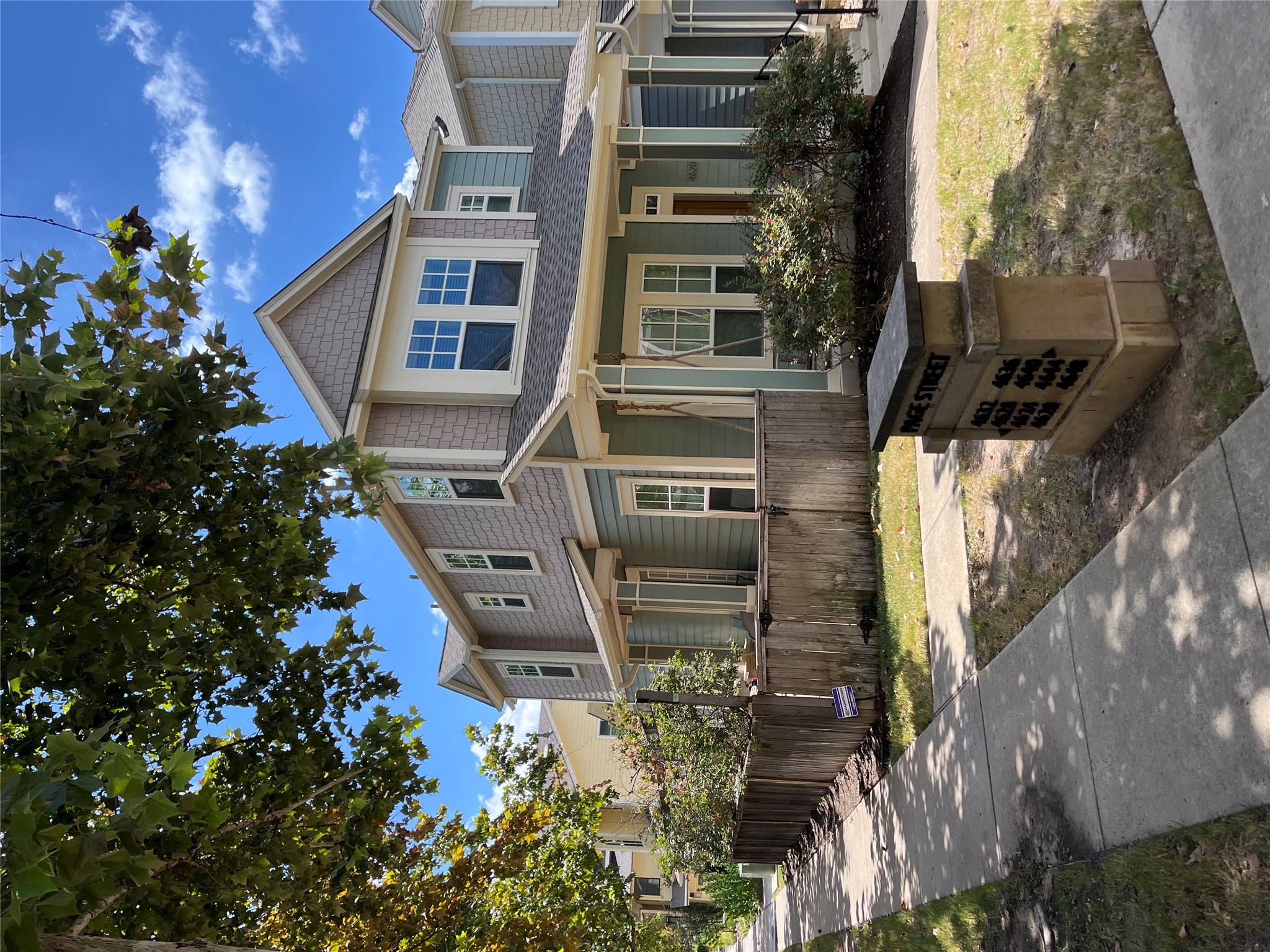 4620 Page St — photo