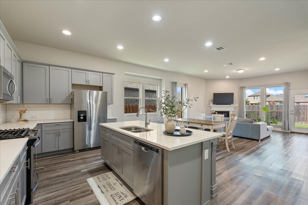 1313 Mustang Brook Ln — photo