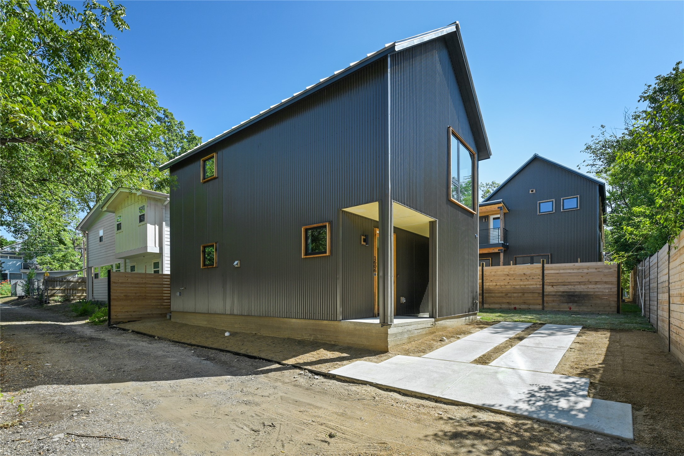 1606 Cedar Ave Unit B — photo
