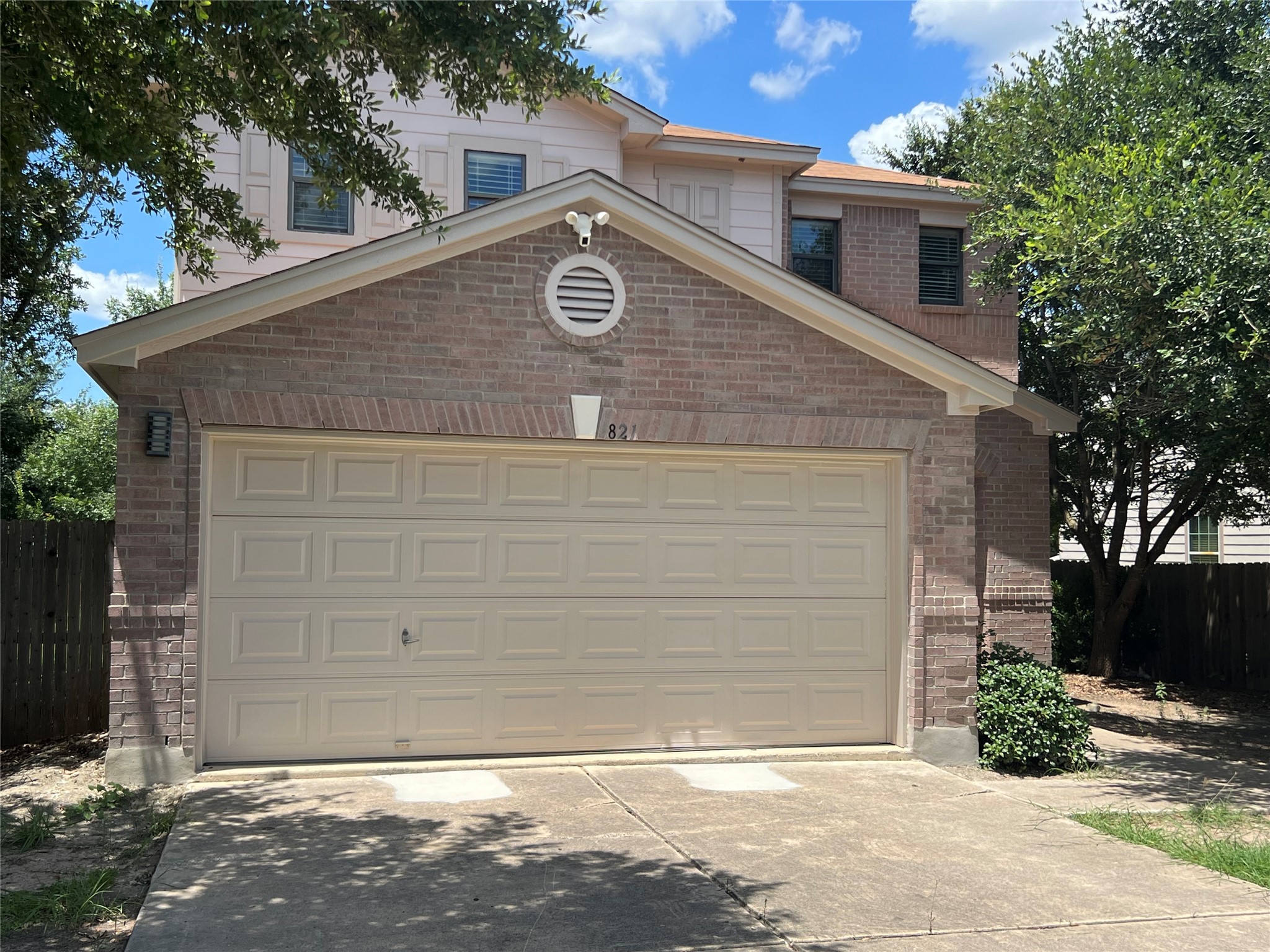 821 New Bridge Dr — photo