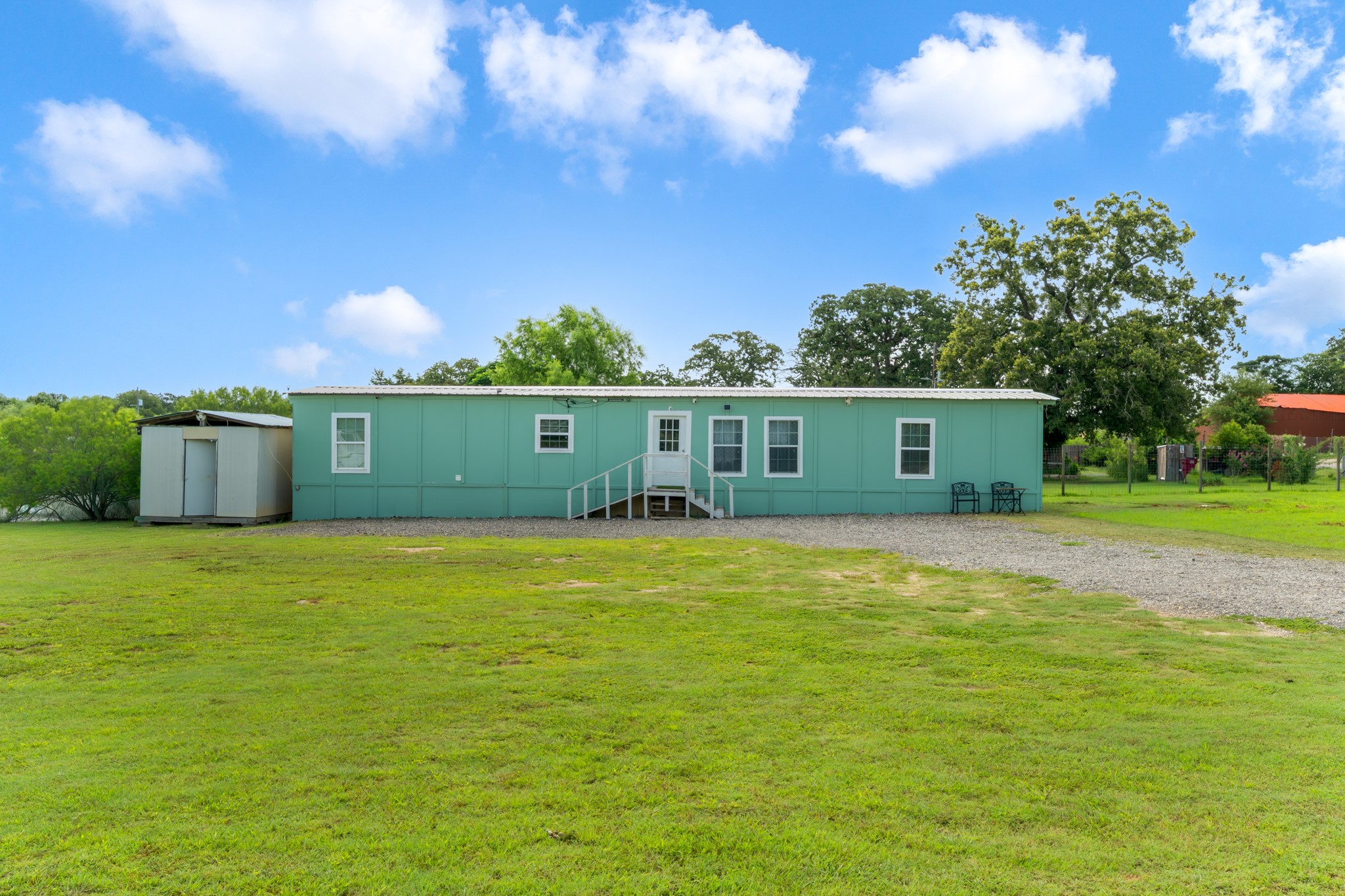 235 Thompson Rd — photo