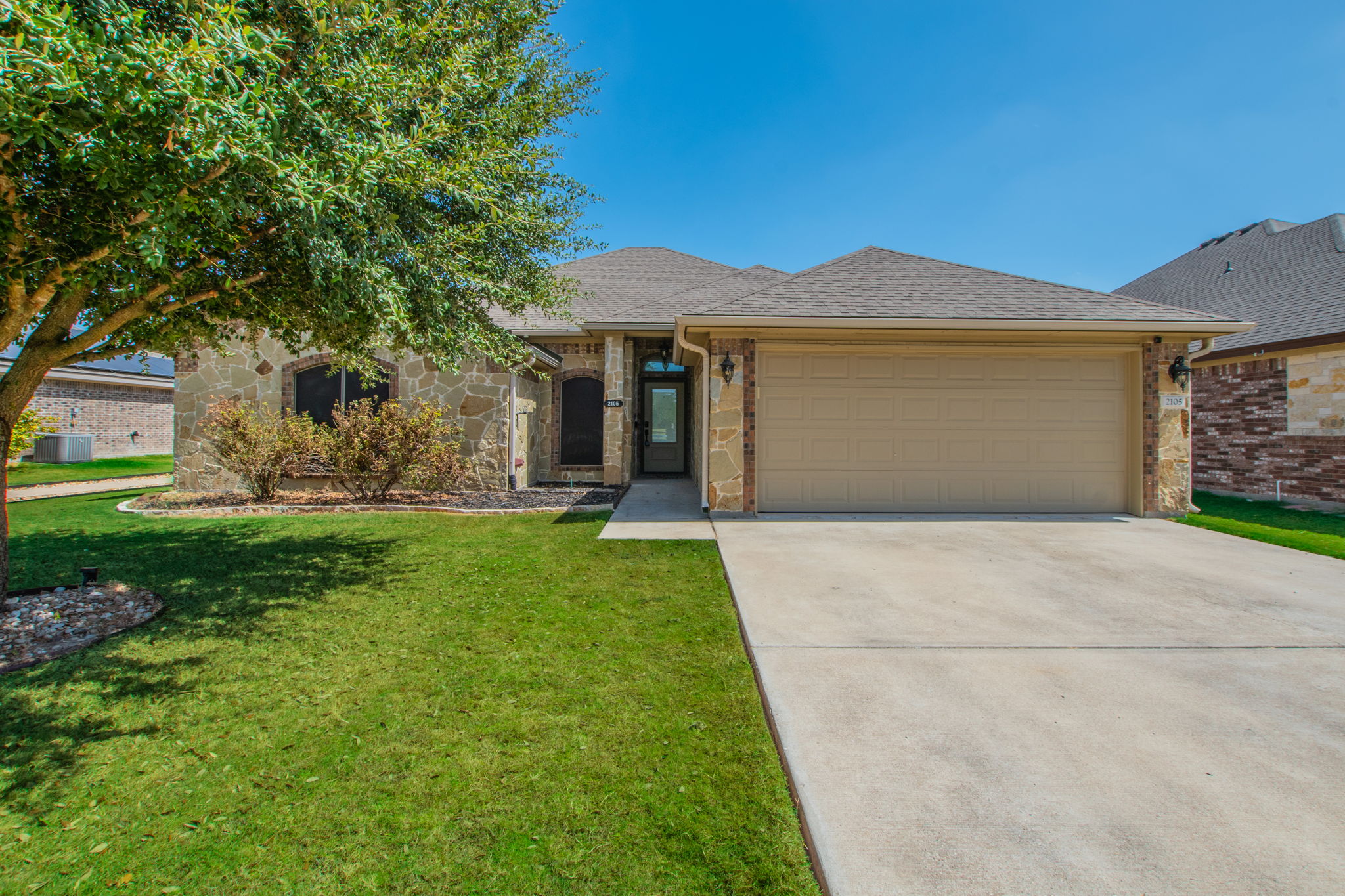 2105 Briar Hollow Dr — photo