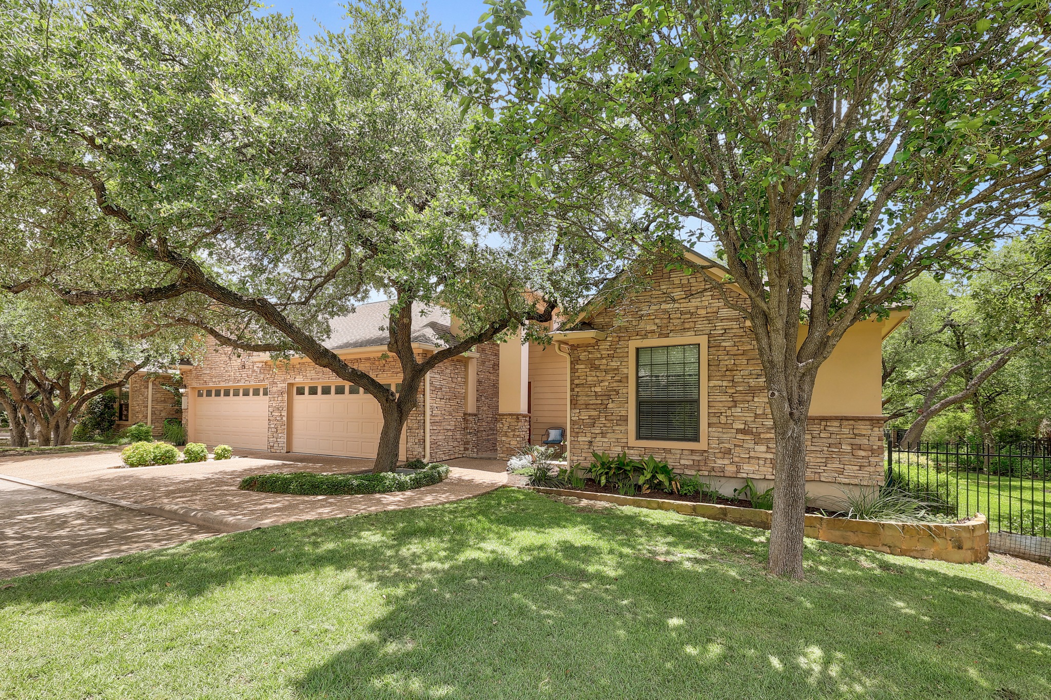 4205 Dot Dr — photo