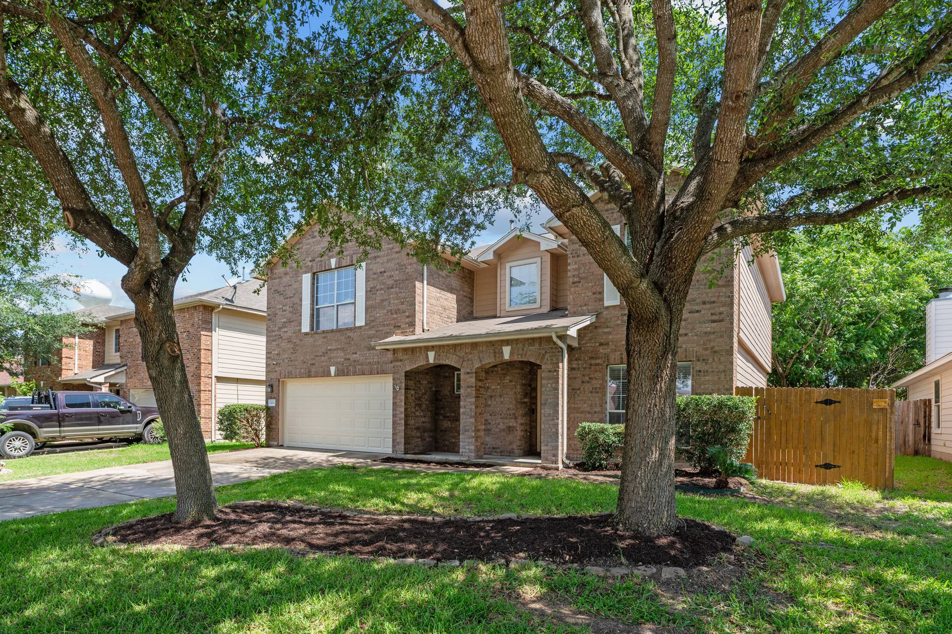 1404 Delia Chapa — photo