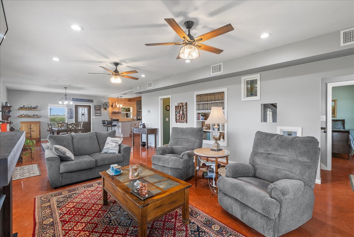 Home in Sandia, TX 78383 — photo 3
