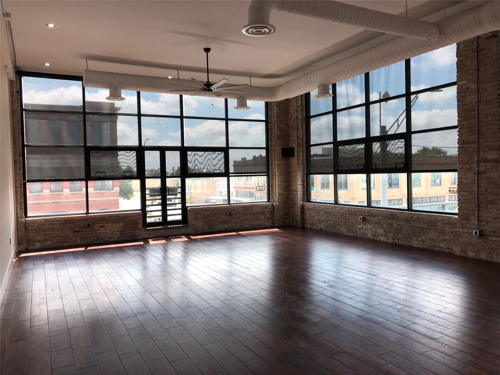 110 W 2nd St Loft B — photo
