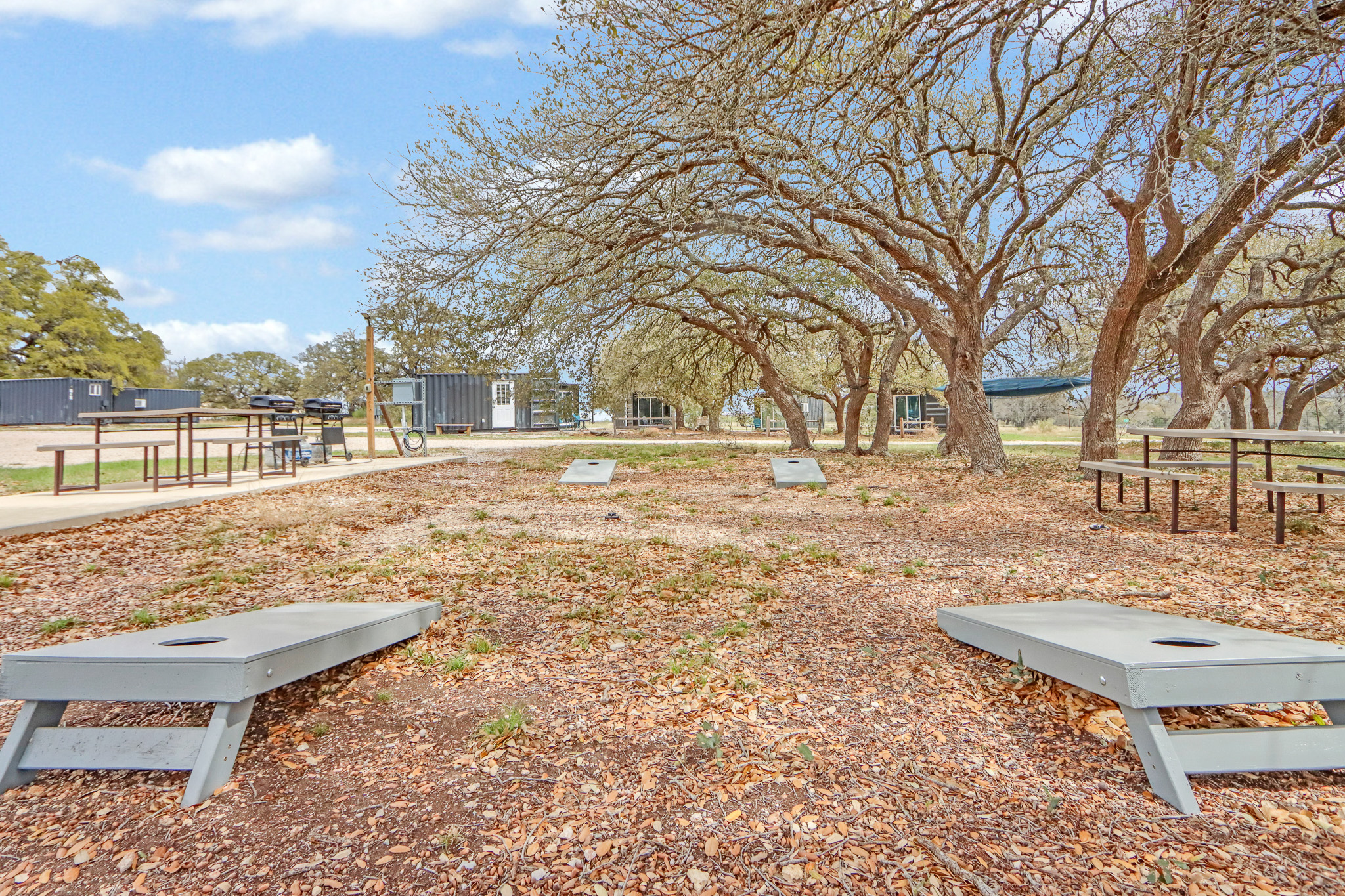 8502 E US 290 — photo