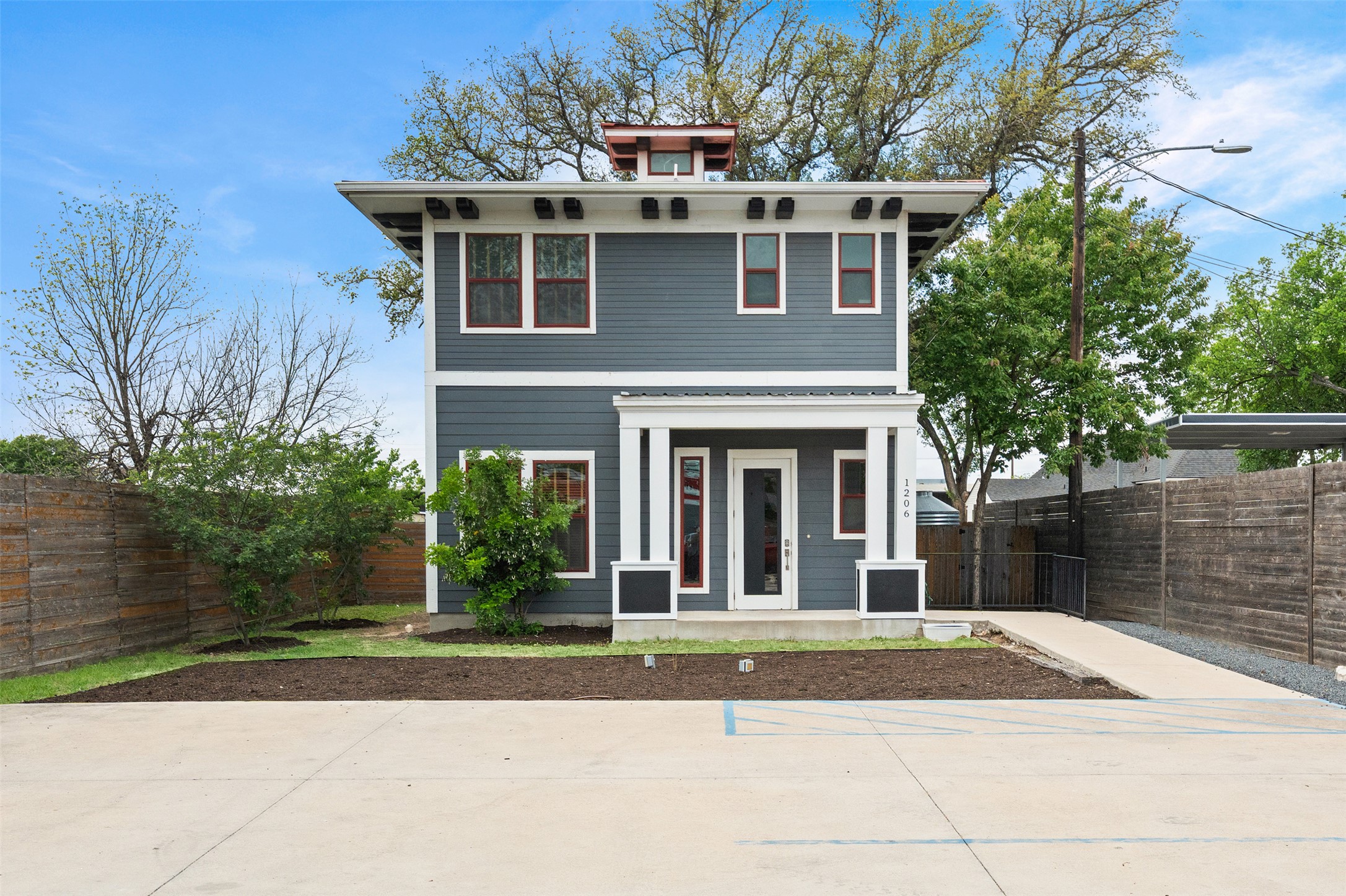 1206 Hart St — photo