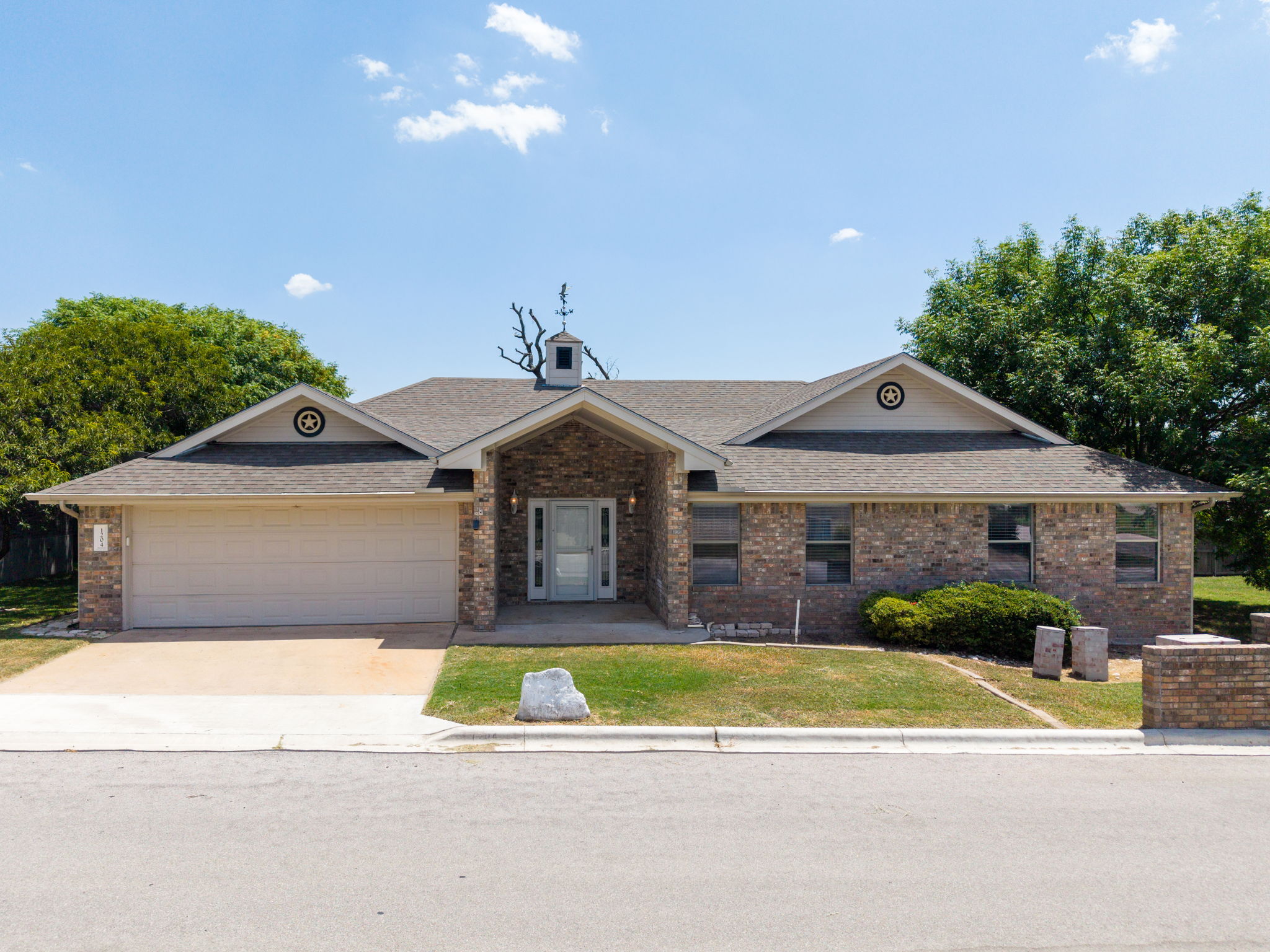 1204 Applewood Dr E — photo