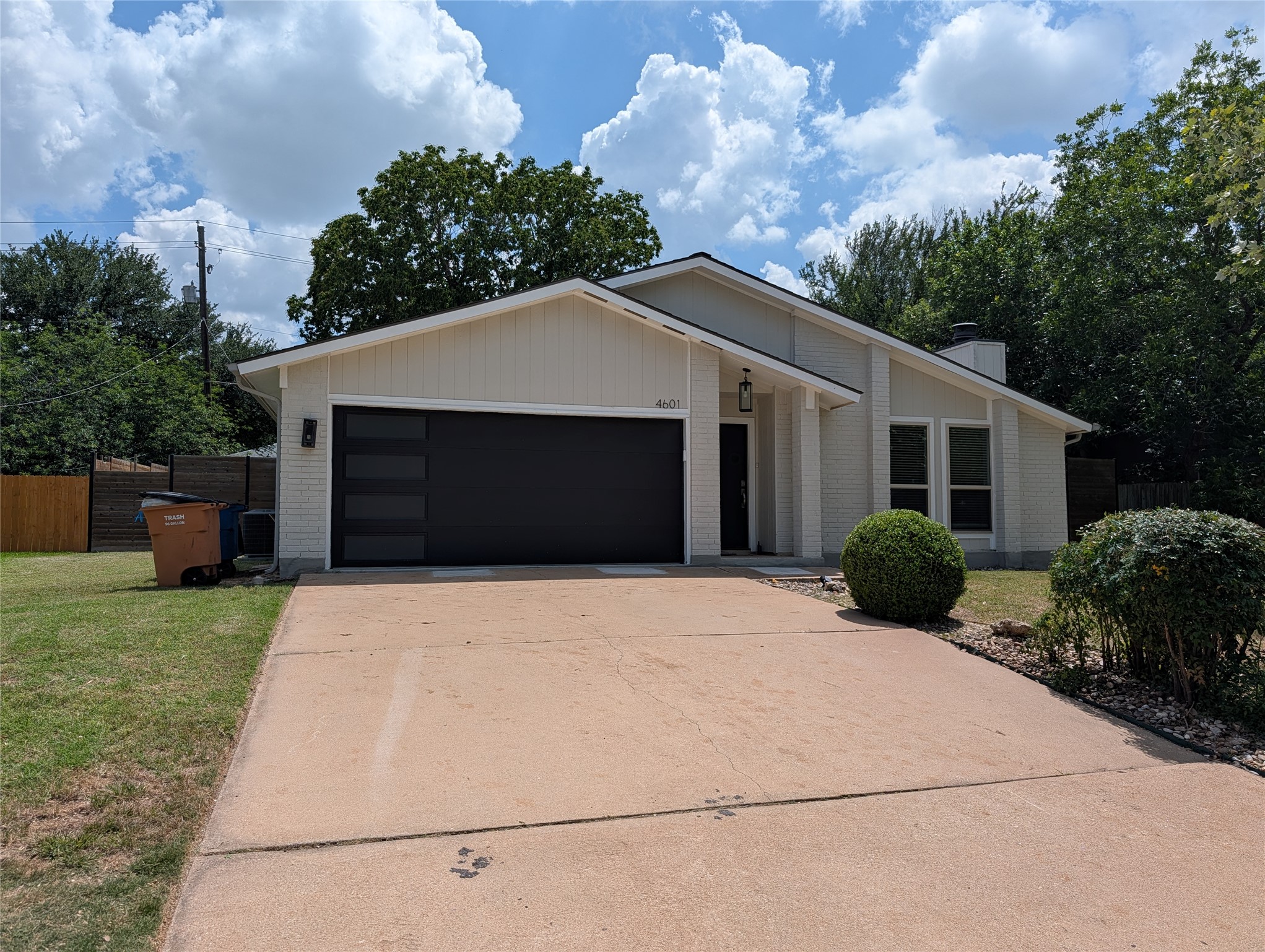 4601 Tamarack Trl — photo
