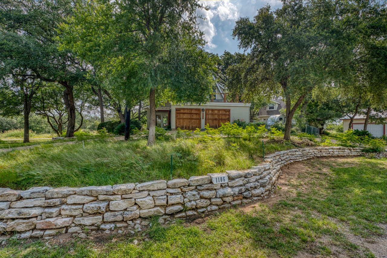 1106 N Shorewood Dr — photo
