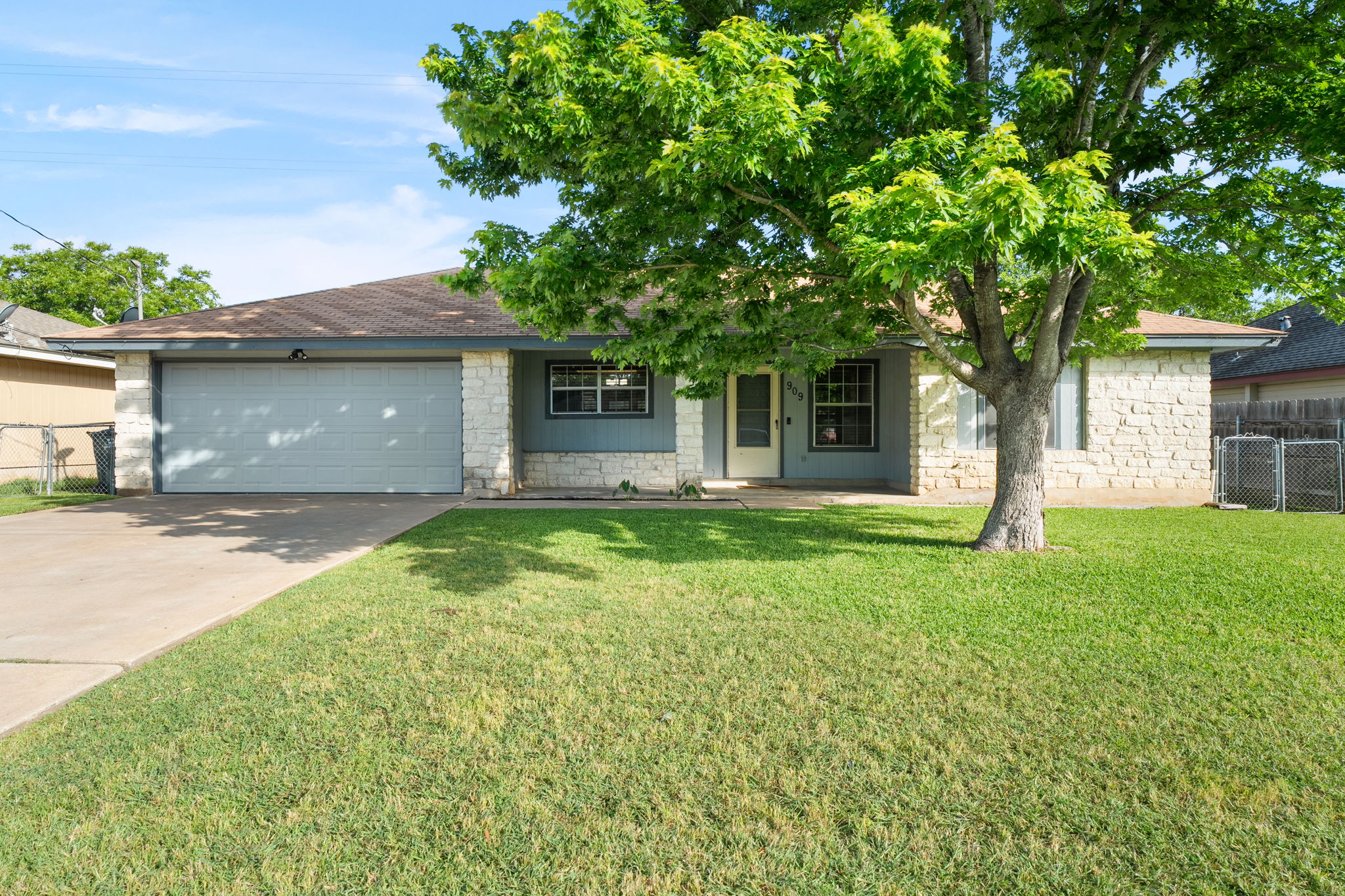 909 Garden View Dr — photo