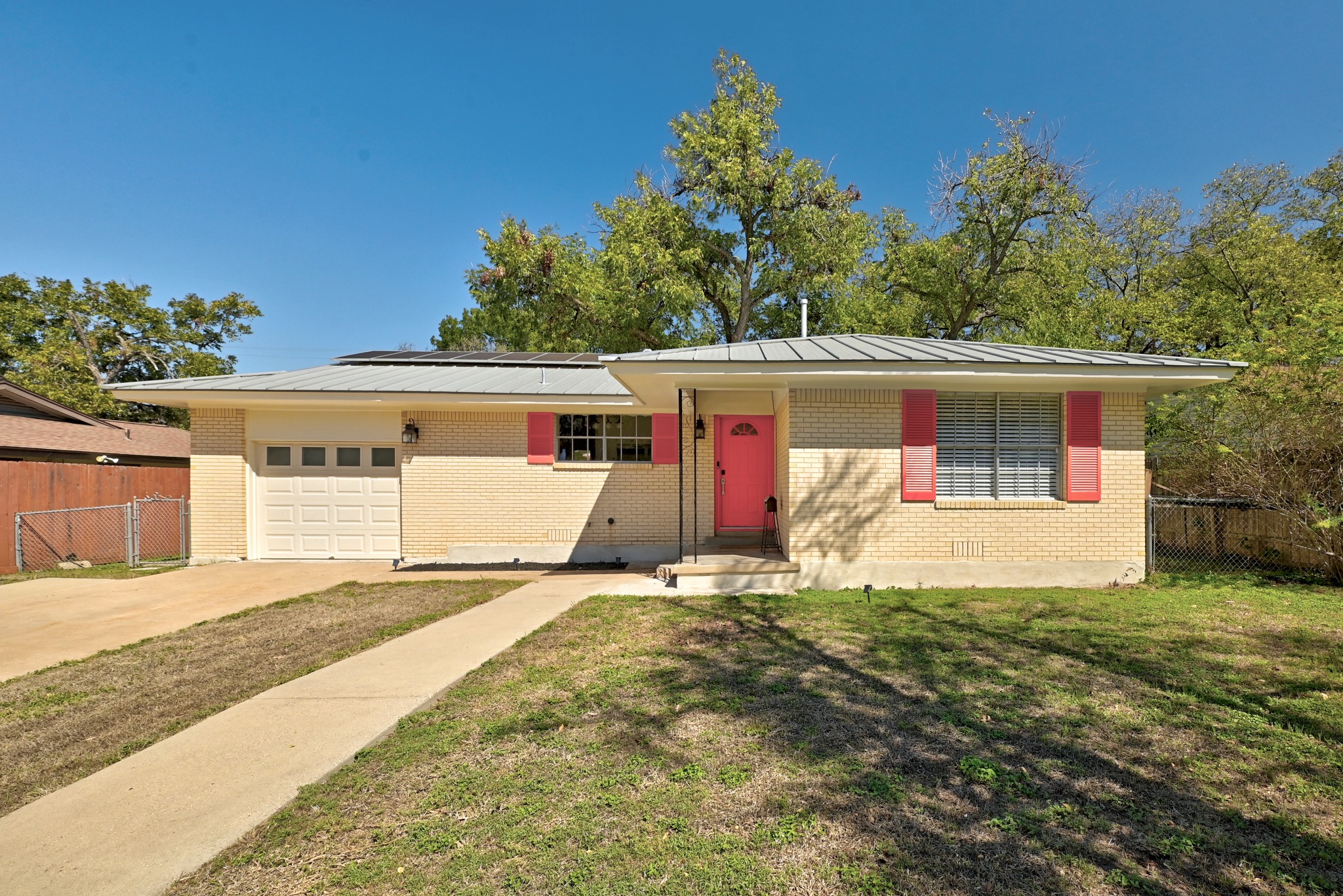 2104 Lanier Dr — photo