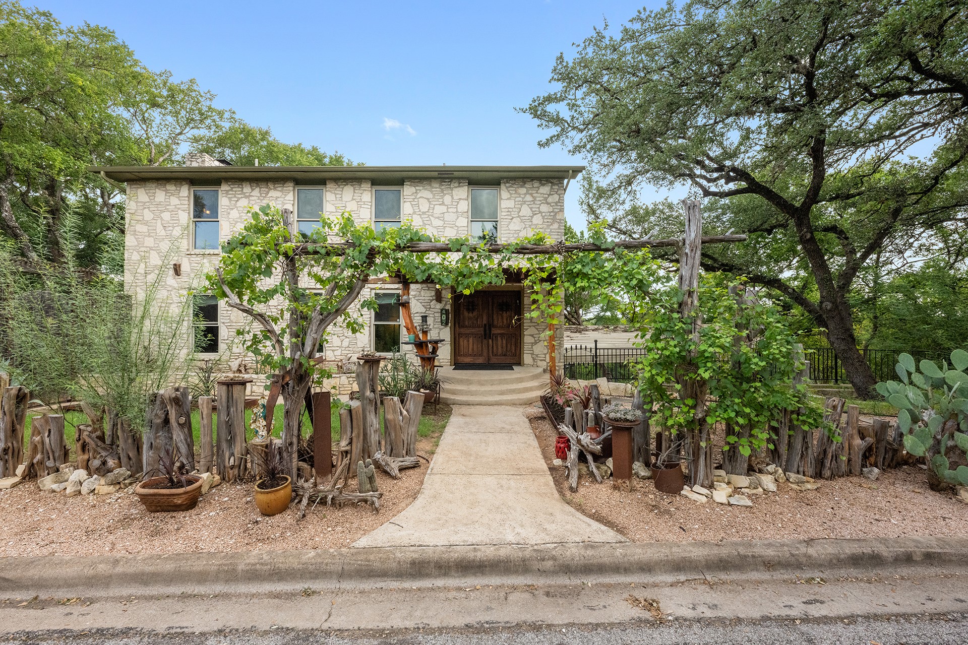 402 Bear Canyon Dr — photo