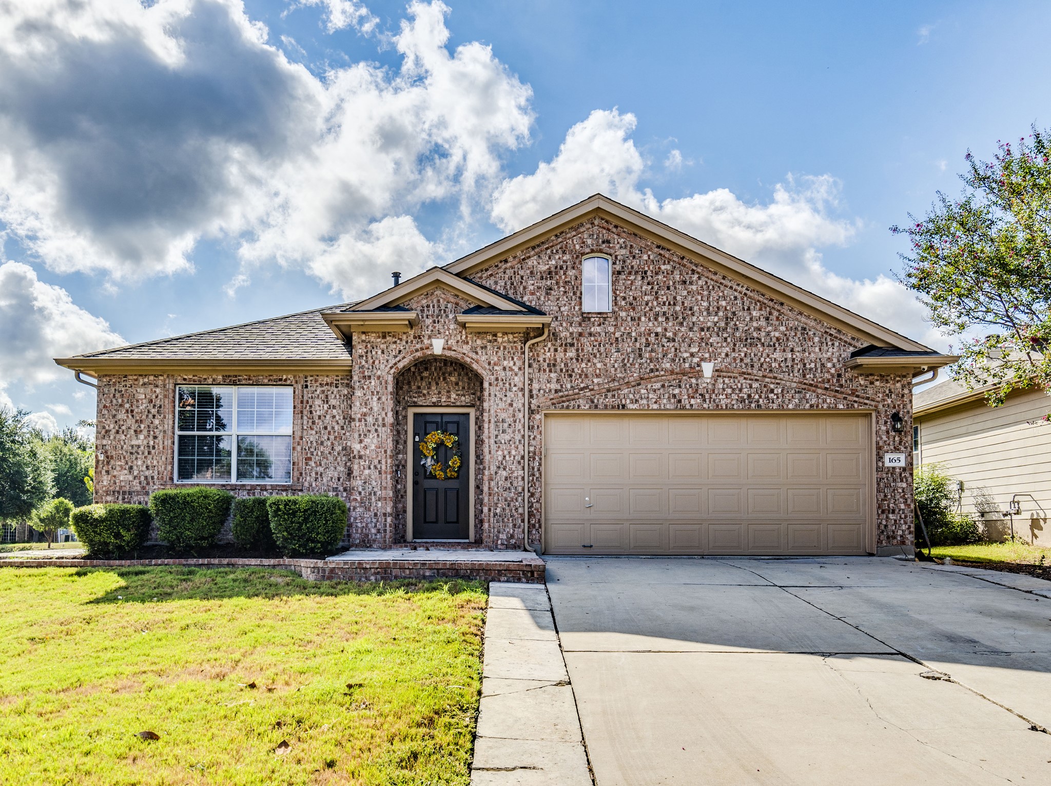 165 Oxford Dr — photo