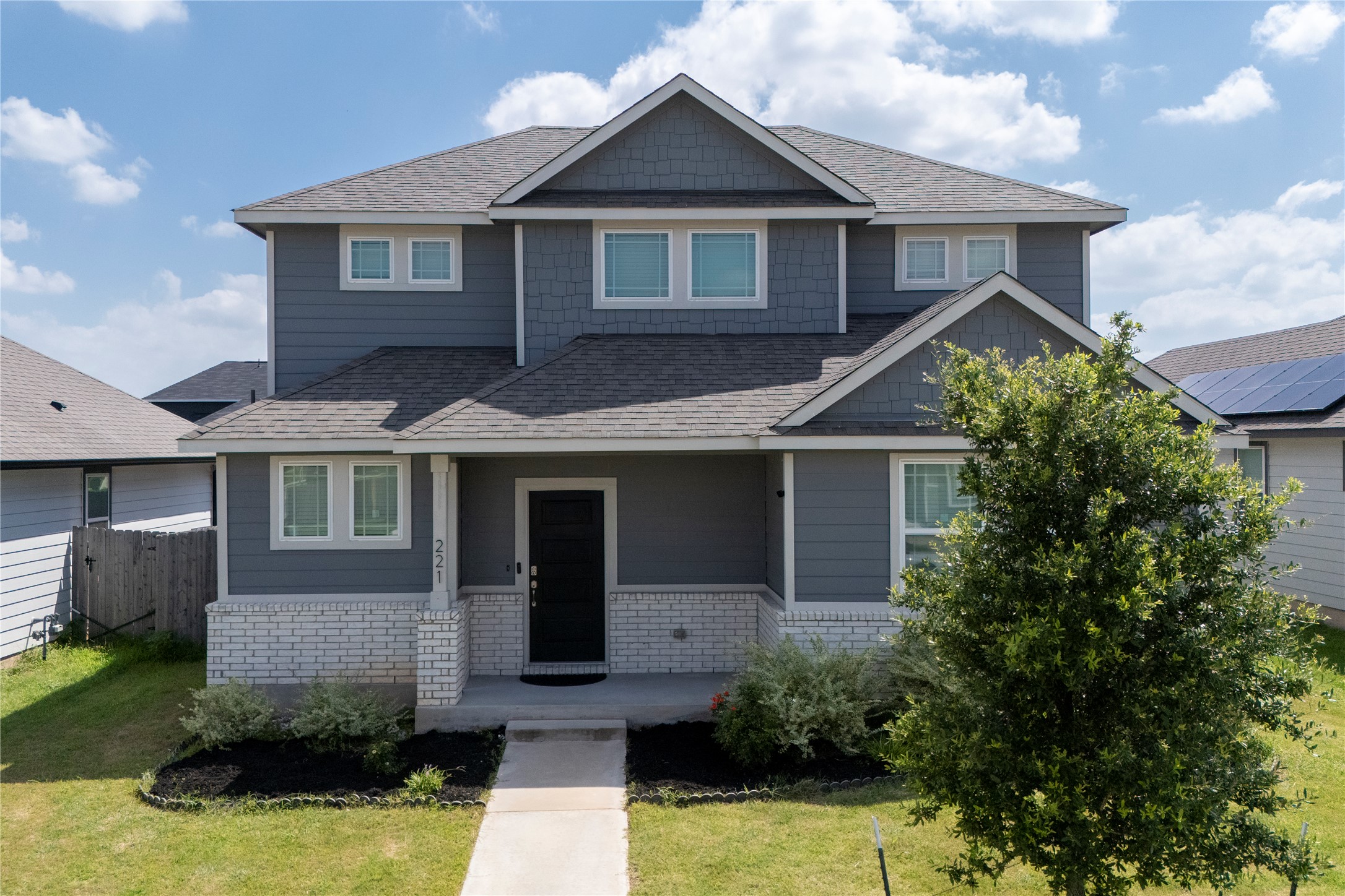 221 Banff Dr — photo