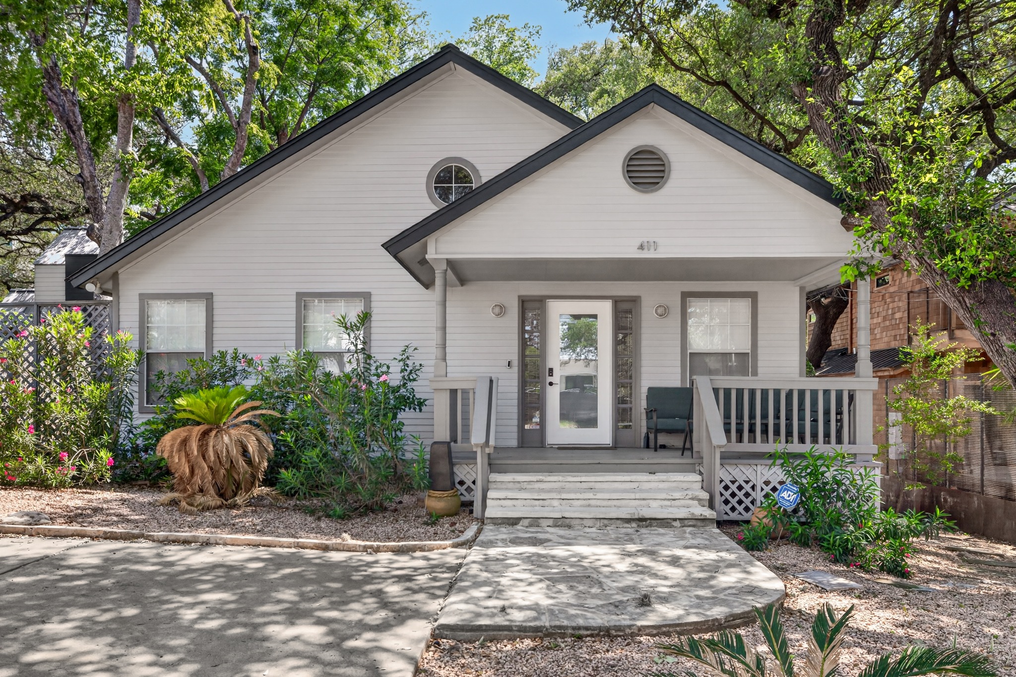 411 W Live Oak St — photo