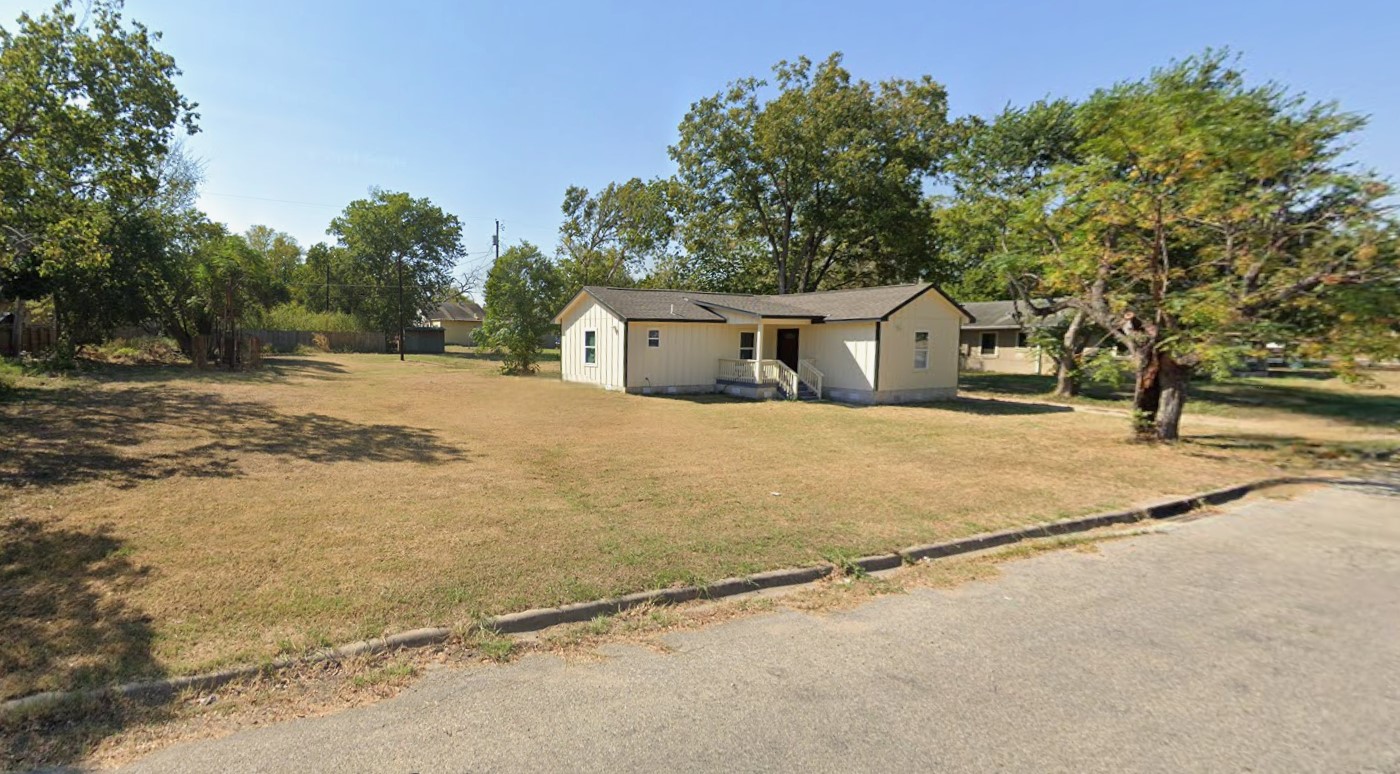 904 E Austin St — photo