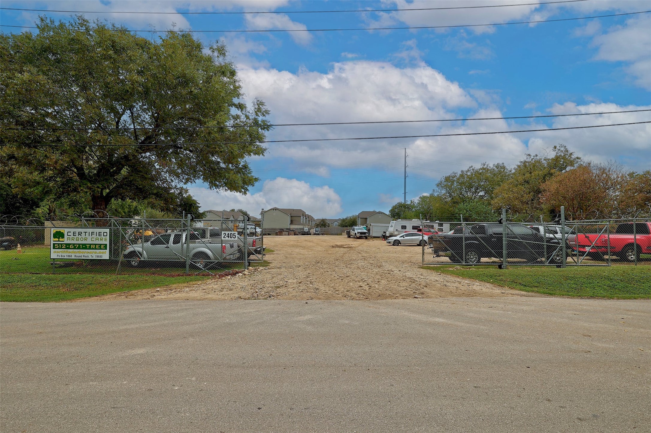 2405 Gardenia Dr — photo