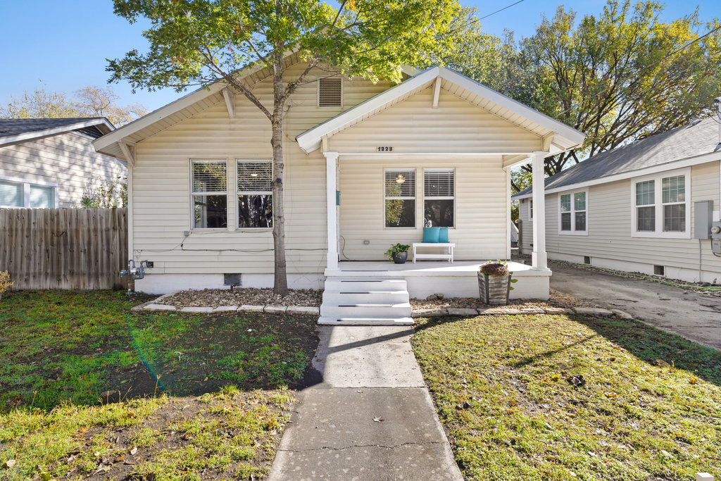 1223, 1223 1/2 & 1225 S Austin Ave S — photo
