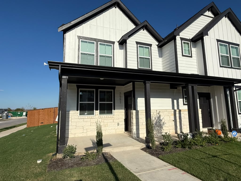 2557 Violet Theo Ln — photo