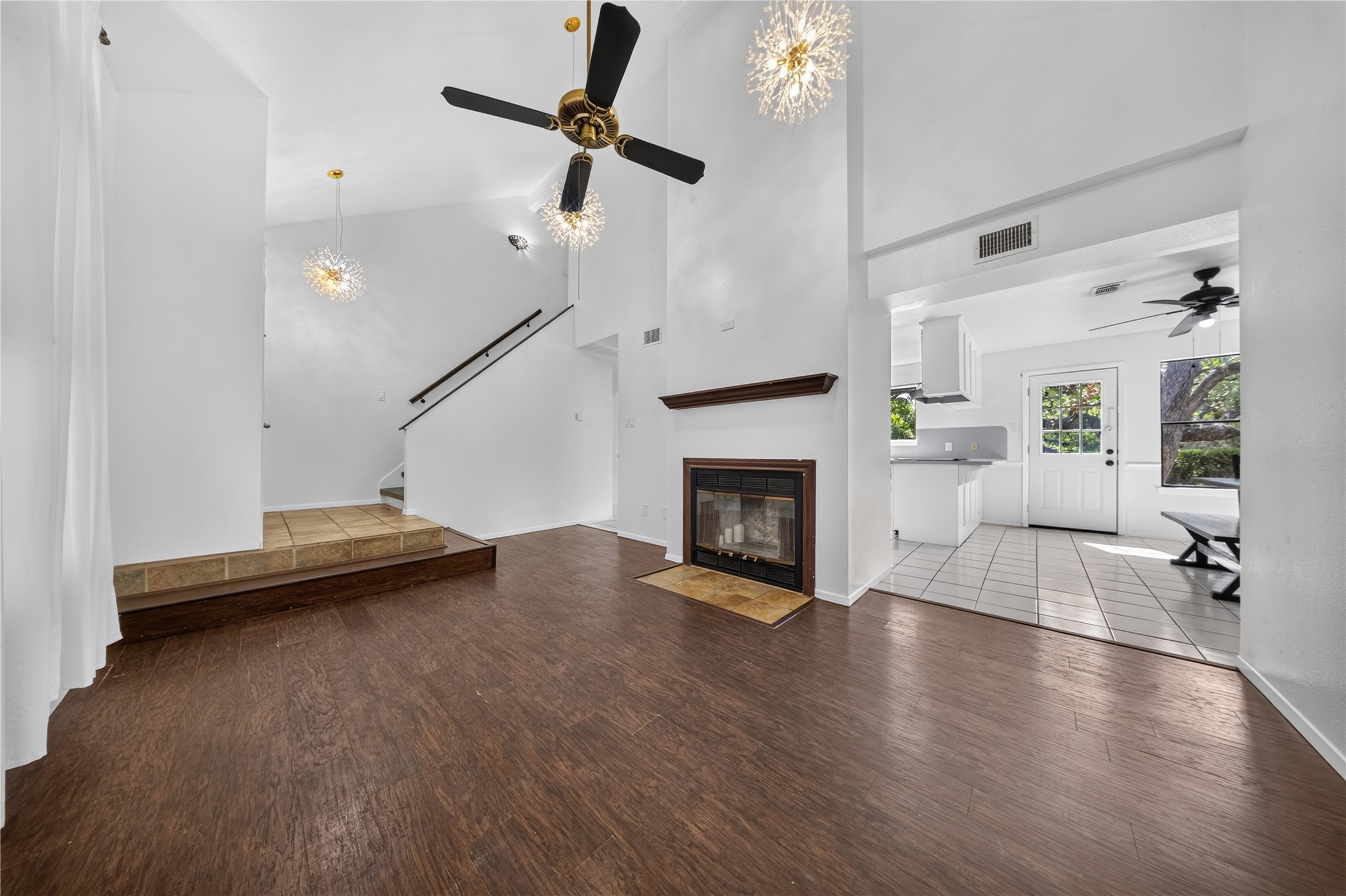 105 N Summit Ridge Dr — photo