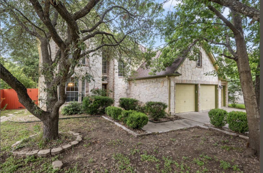 310 N Carriage Hills Dr — photo